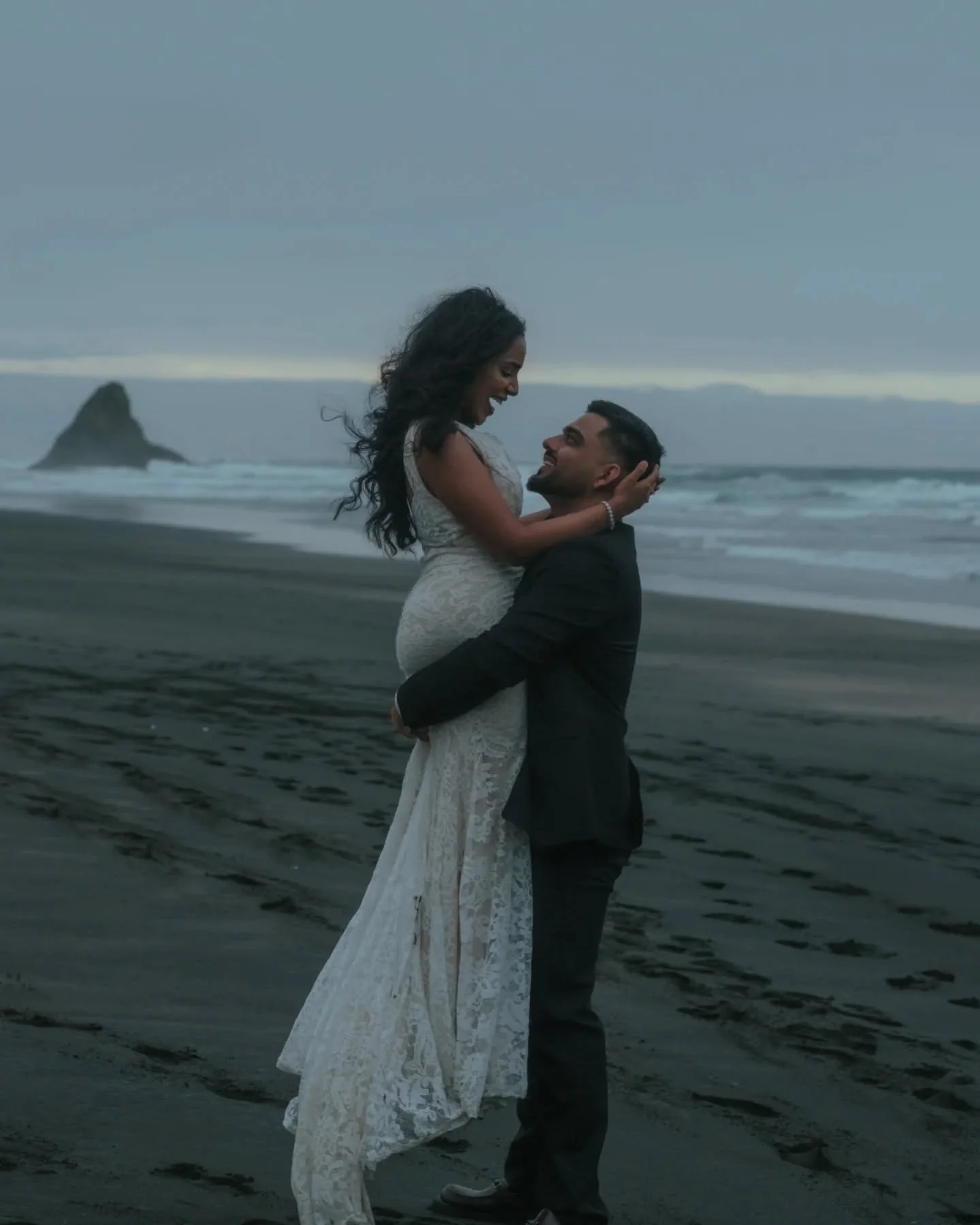 forever falling for you 🌛

Shruthi &amp; Joban specifically wanted scenery that screamed "new zealand" for their day, and how lucky are we to be able to get crazy waterfalls and wild beaches right next to each other here in Aotearoa 🥹

#e