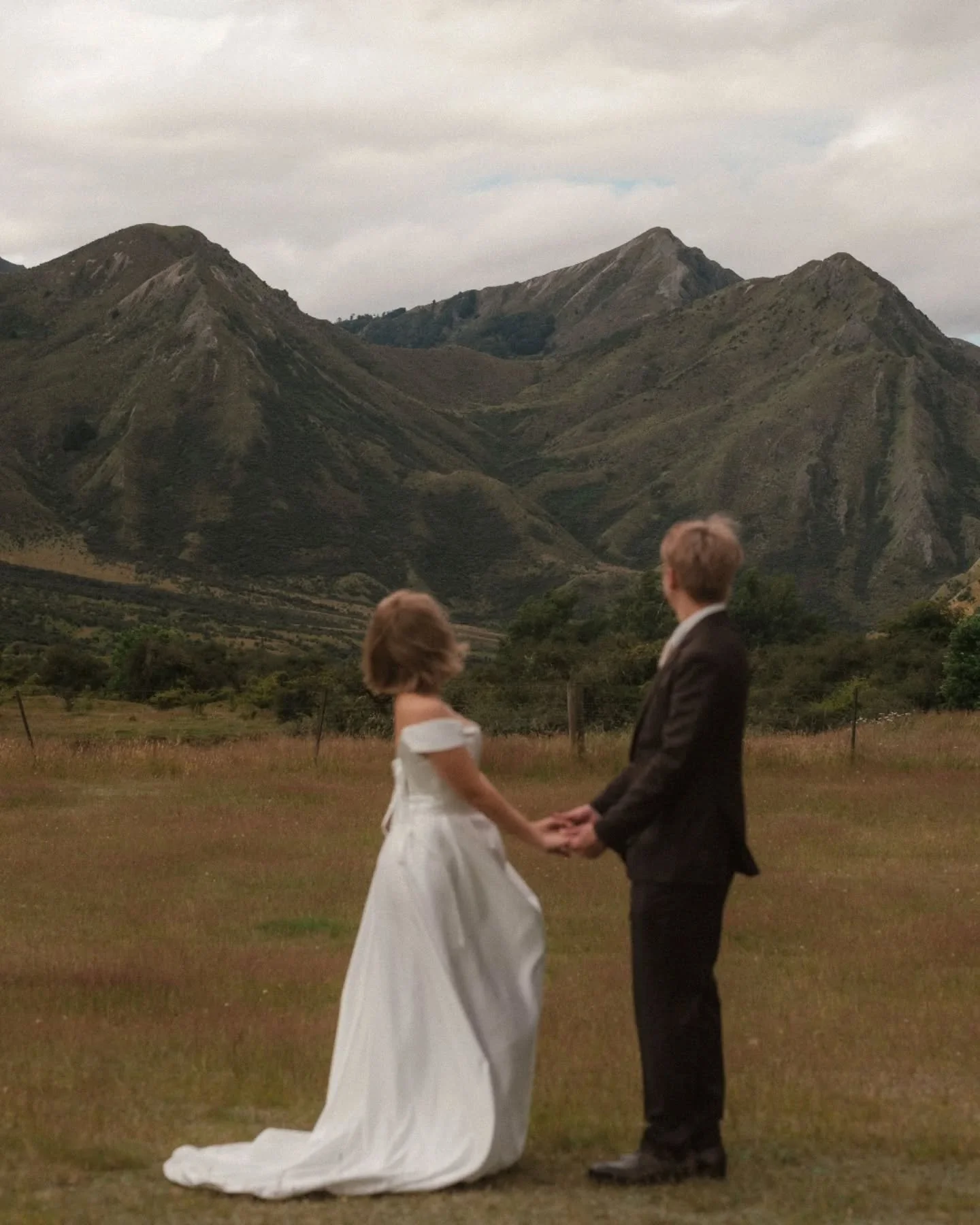 you are my destiny 🌀

iykyk what I'm referencing (hehe) Kiki + Liam, lowkey straight out of a c-drama. The amount of serving this day, off the charts.

#weddingphotos
#queenstownwedding
#elopementphotography