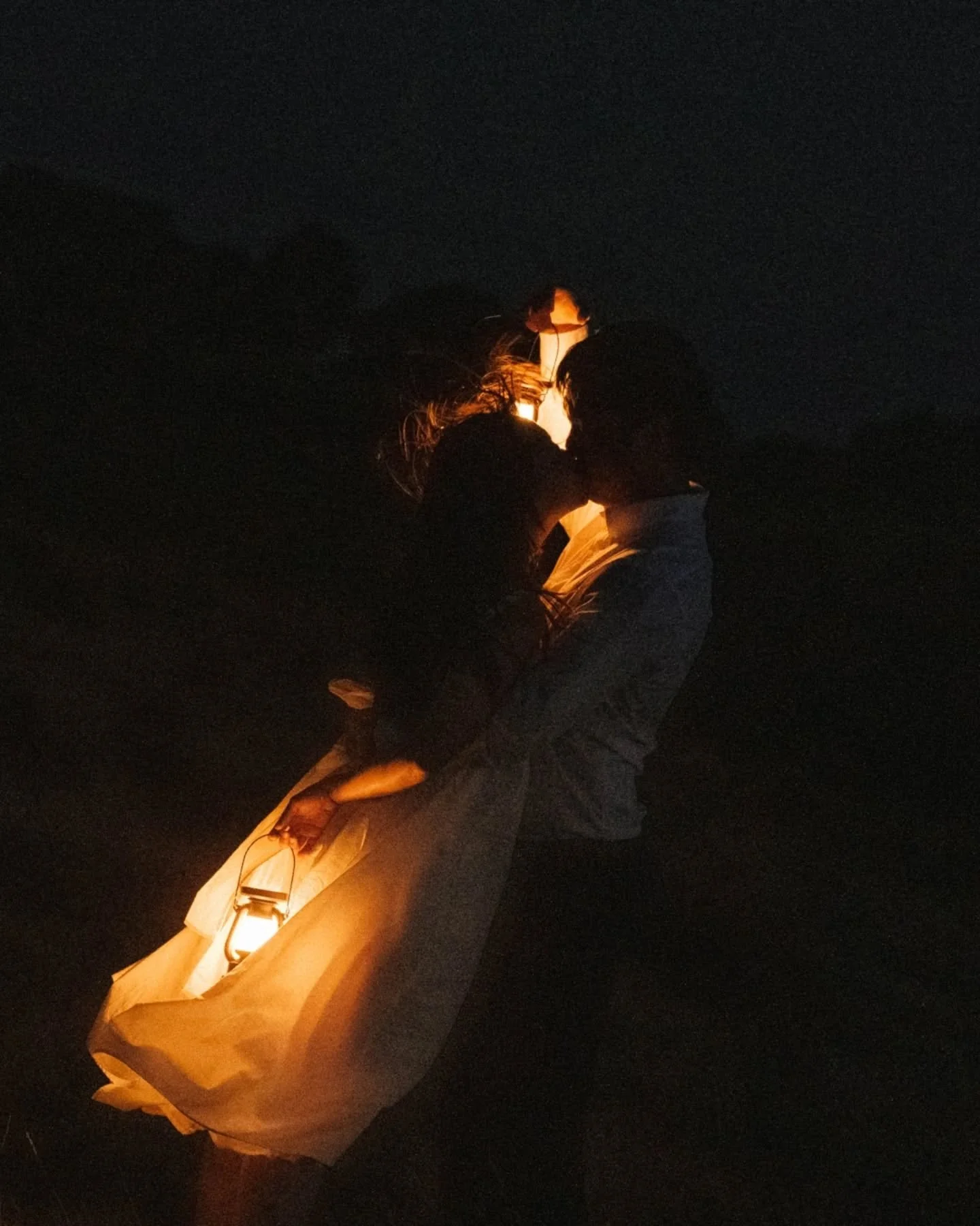 when you ask for moody &amp; cinematic photos...you get moody &amp; cinematic photos!!

Rosie &amp; Jonah on a breathless, windswept evening. They specifically wanted blue hour and my geeky photographer heart soared 🥹

#weddingphotos #preweddingphot