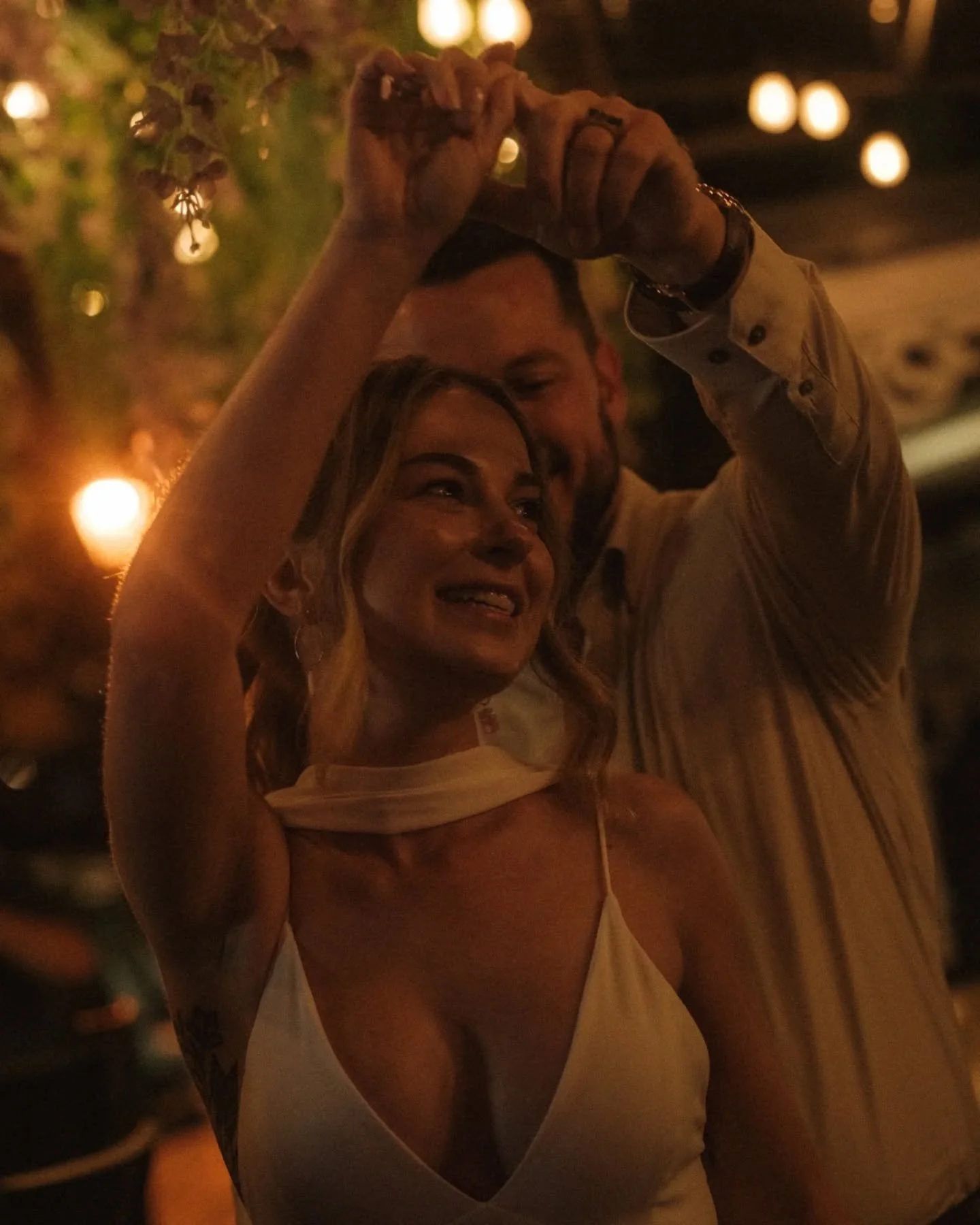 where do I even begin...

if anyone had a perfect elopement day, it's Amber and Scott. Back when they first picked beautiful Russell in the Bay of Islands I knew we were in for a special experience (North Island is so underrated!!!!)

These guys had 