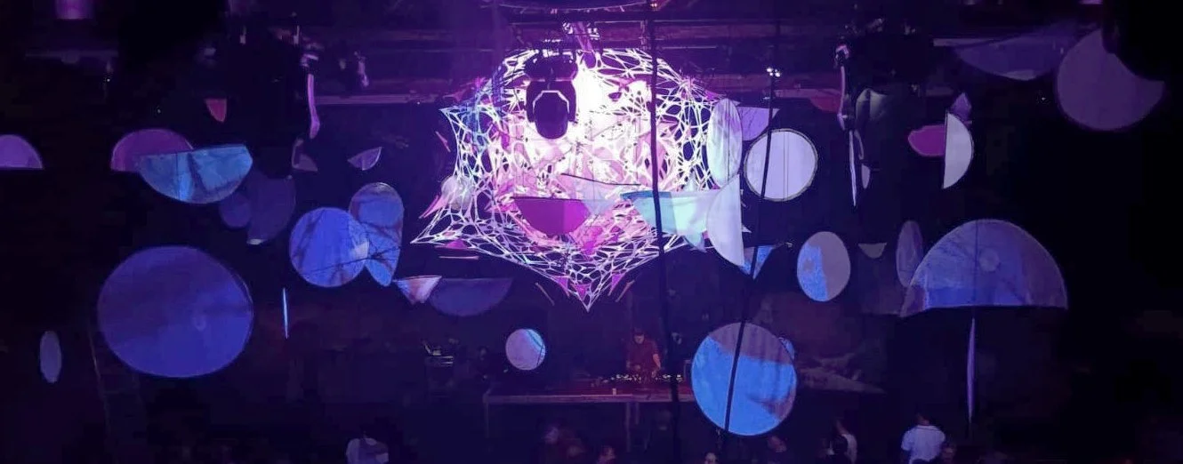 Lunes, 2024-2026, Bienne & Fribourg Assemblages vidéo, audio, fils, tissus