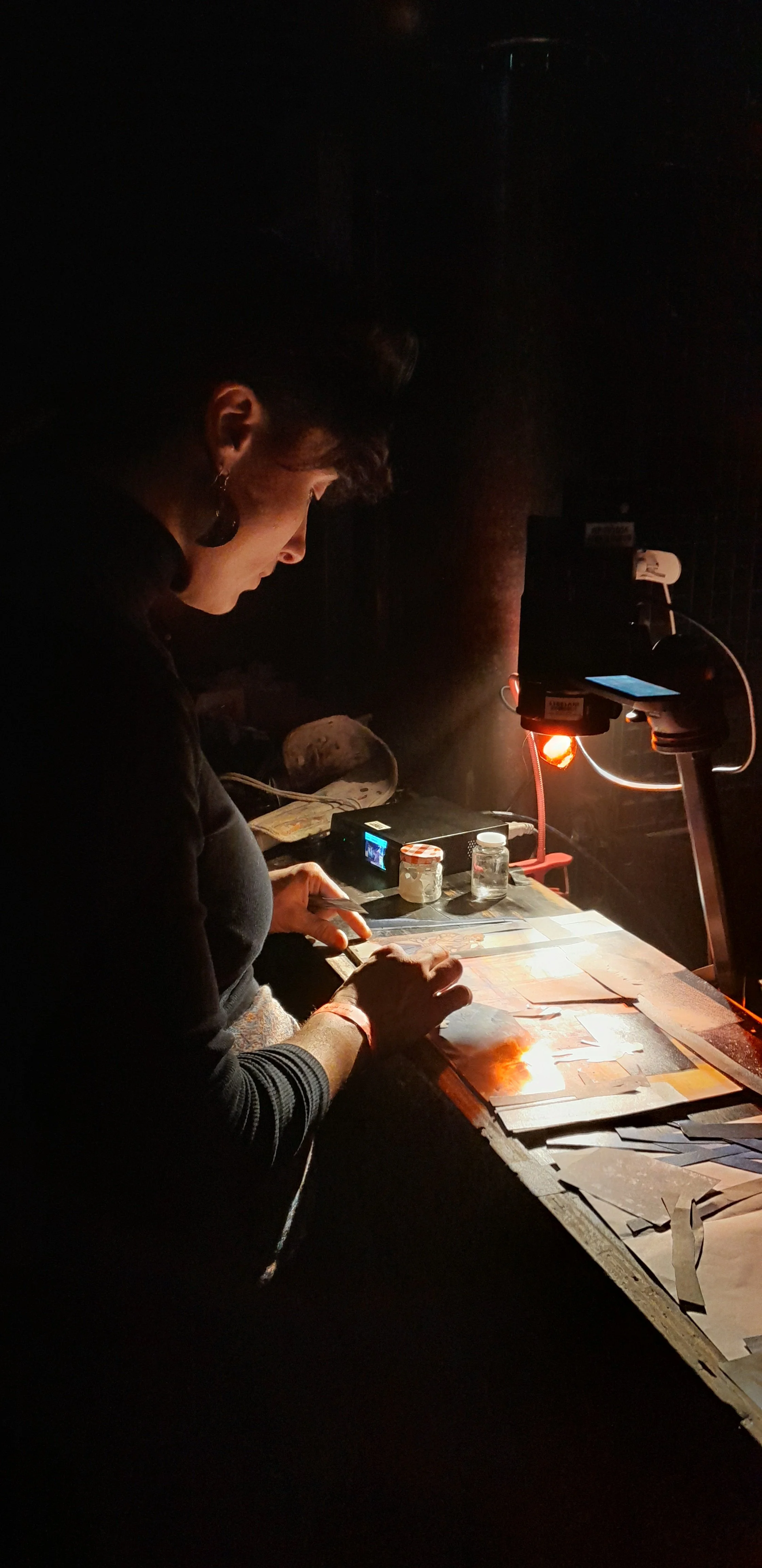 Rêve d'ours, Fribourg, 2025, Performance installative, projection live sur sculpture 