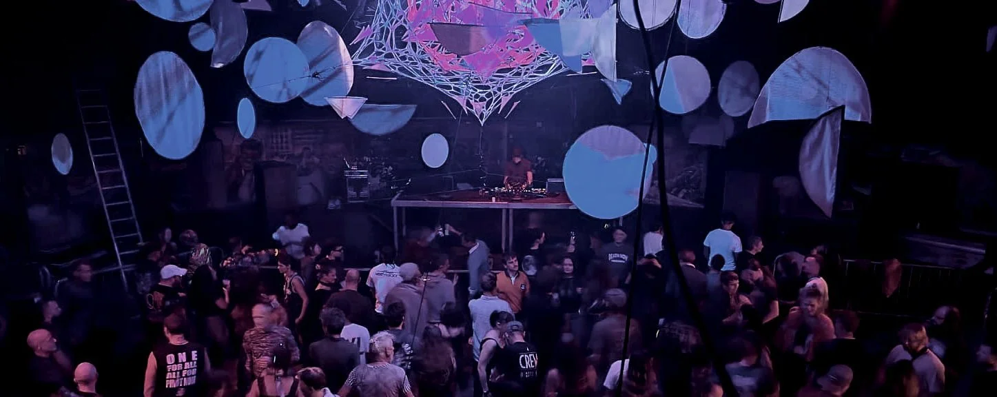 Lunes, 2024-2026, Bienne & Fribourg Assemblages vidéo, audio, fils, tissus