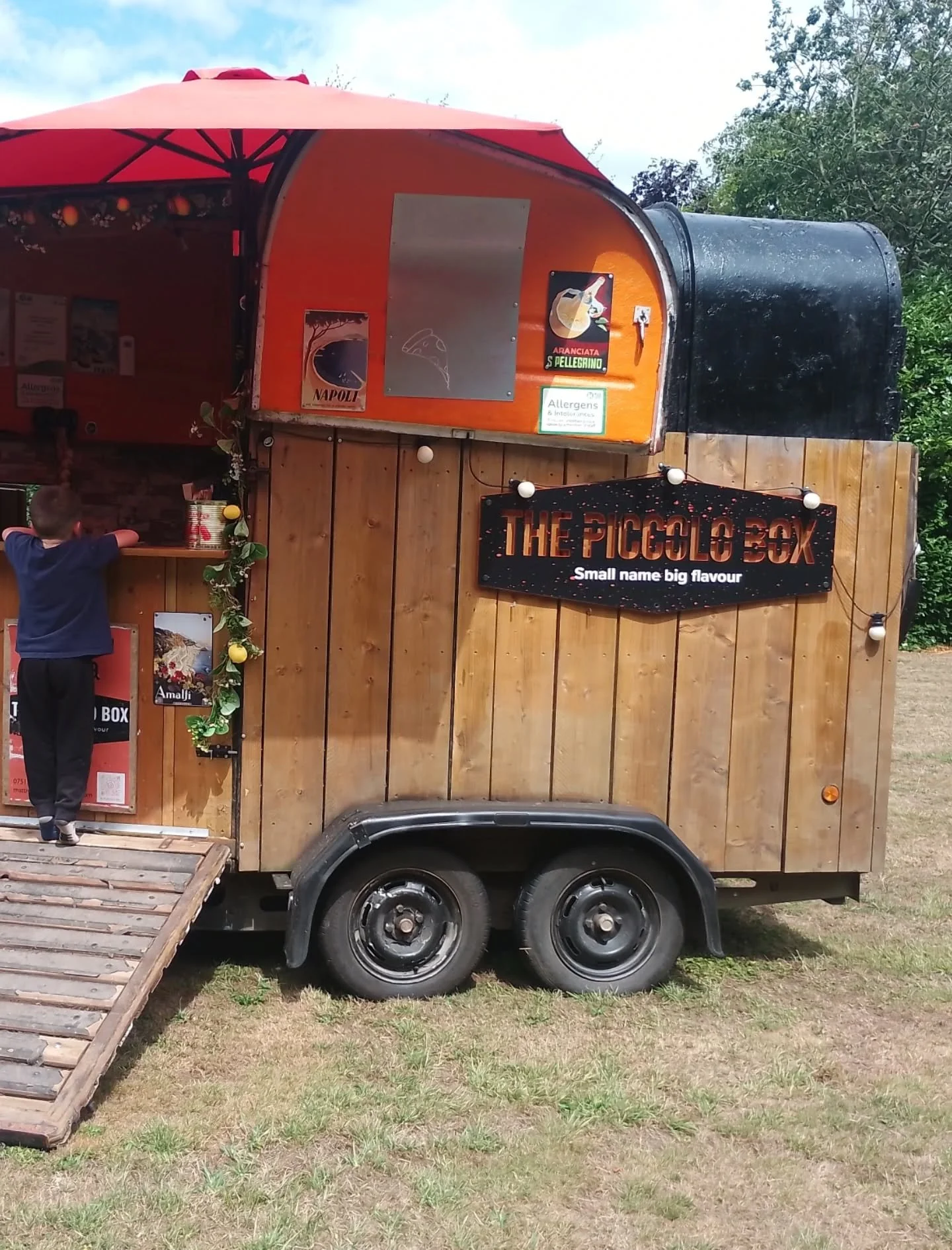 A huge THANK YOU to @the_piccolo_box_ for supplying our School leavers with the most delicious lunch during their Graduation party today! 😍 

It was the perfect addition to our special day! ✨