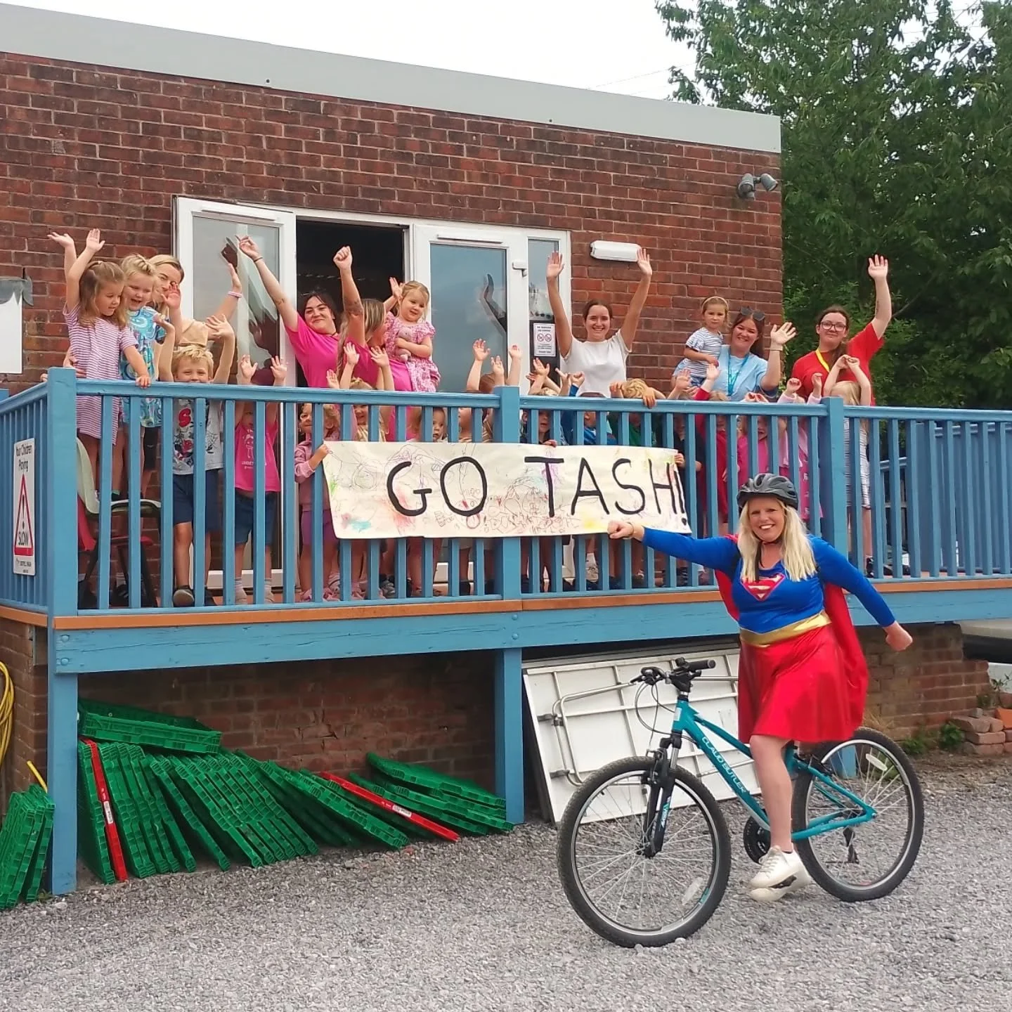 This community driven gem is doing a creative fundraising bike ride each morning around Fontmell Magna this week to raise funds for charities! ✨ We thought we'd surprise her with some cheers of encouragement and a banner decorated by the children!
We