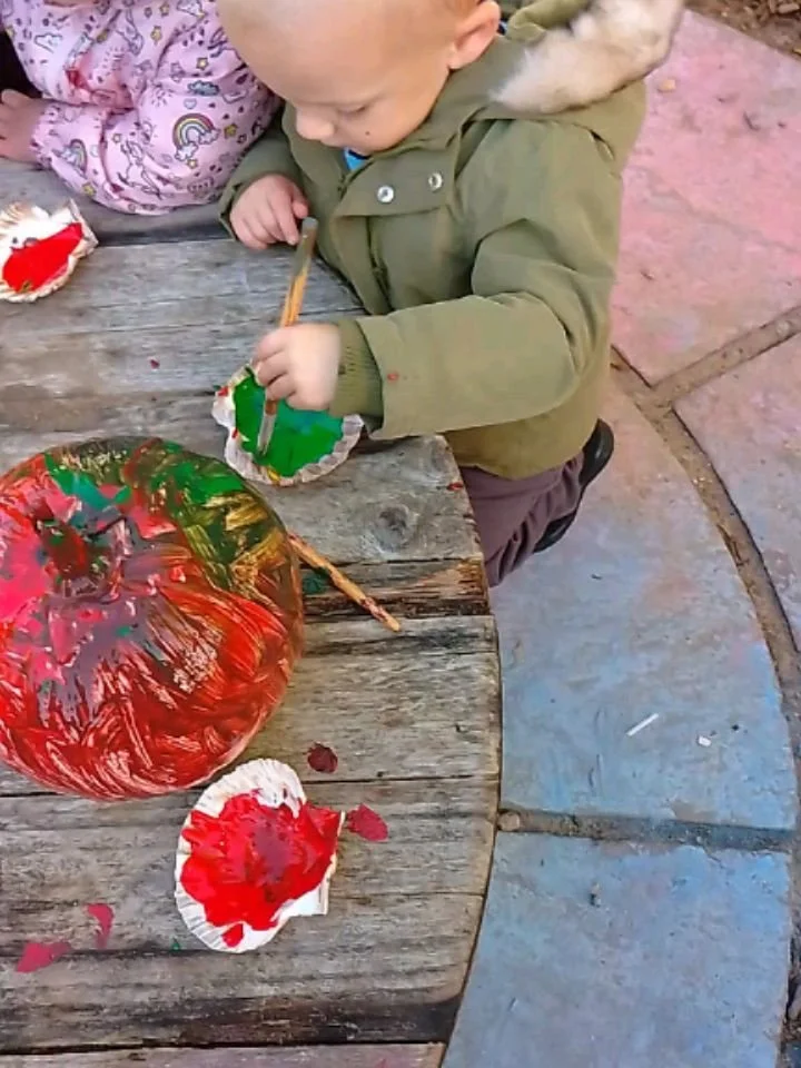Recycling activities for new opportunities throughout the day ♻️

What was painting pumpkins in the morning has now turned into washing them in the afternoon! 💦