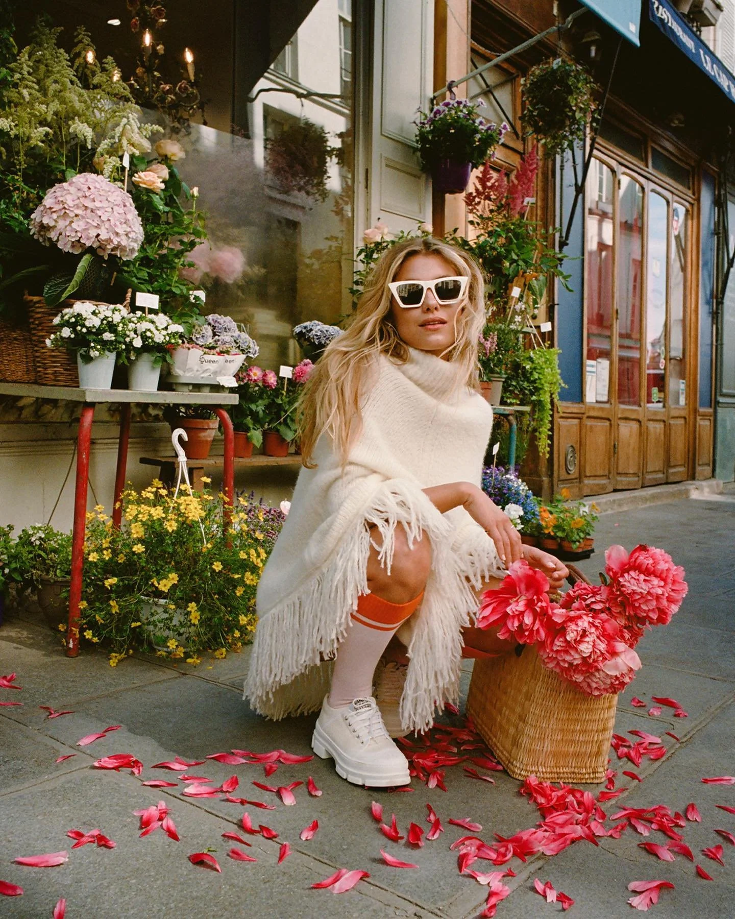 Antwerp-based womenswear brand @seamehappy_apparel SS22 campaign shot by @8and2 in Paris

#seamehappy #paris #wearearko