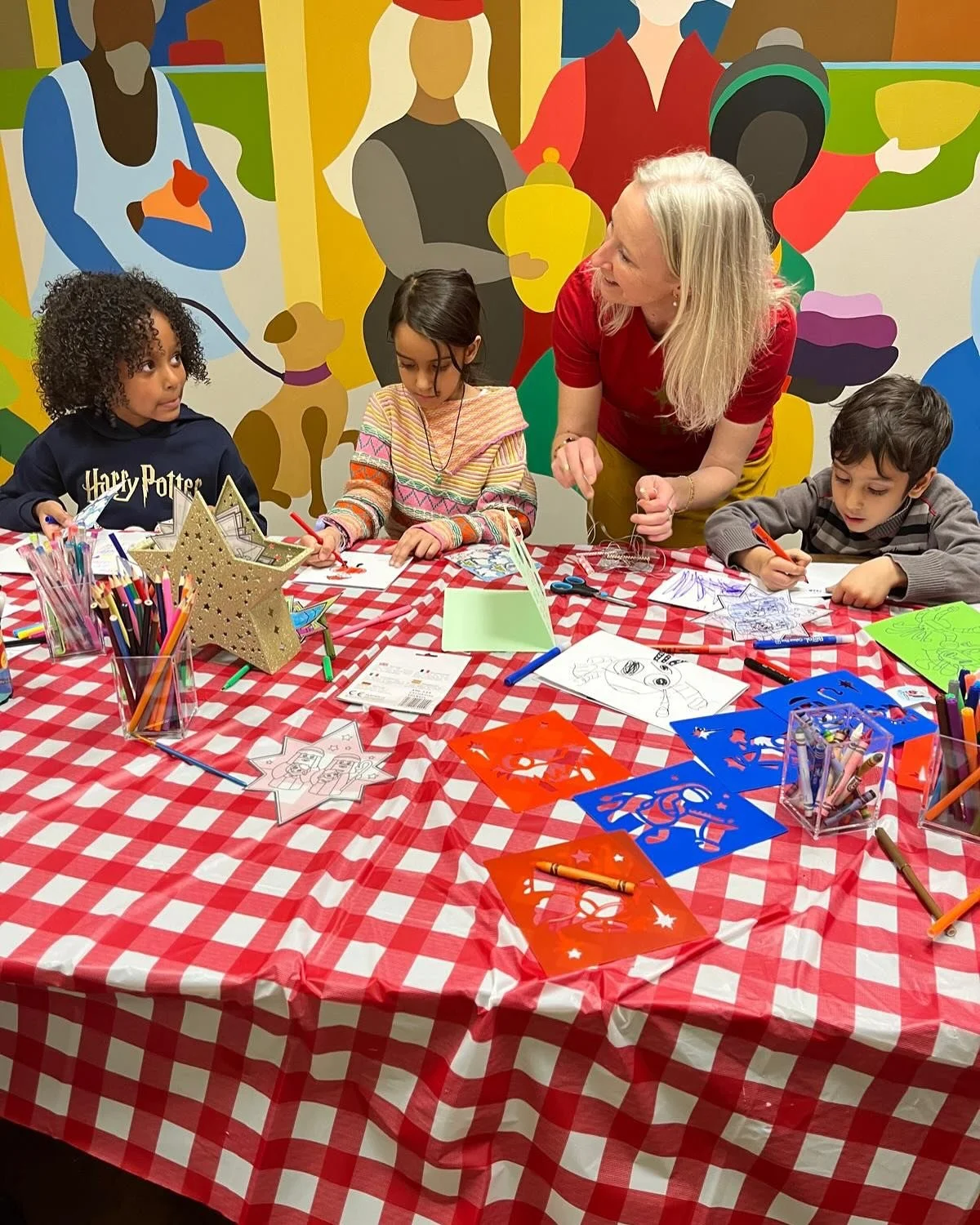 HeART of Christmas - our exciting festive programme - is for all ages and we have some great family-friendly events coming up. ❤️

Join artists from Nine Elms Arts Ministry in the Creative Rooms at art&rsquo;otel London Battersea for a FREE craft-fil