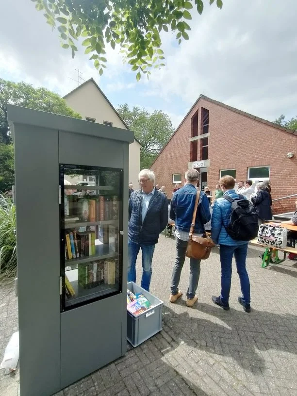 Eröffnung_Bücherschrank AE-süd-Josef Heidelbach_2.jpg