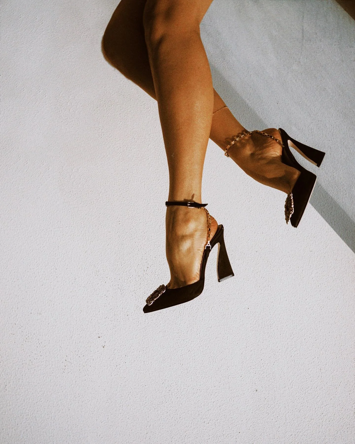 I wish I had BTS of this little shoot. The poses I had to use to photograph this myself on myself😂

Guess where it was shot!

@irenvartik I&rsquo;m totally down to shoot a campaign for you 🤍

#photographerabudhabi #photographerdubai #shoesaddict #h