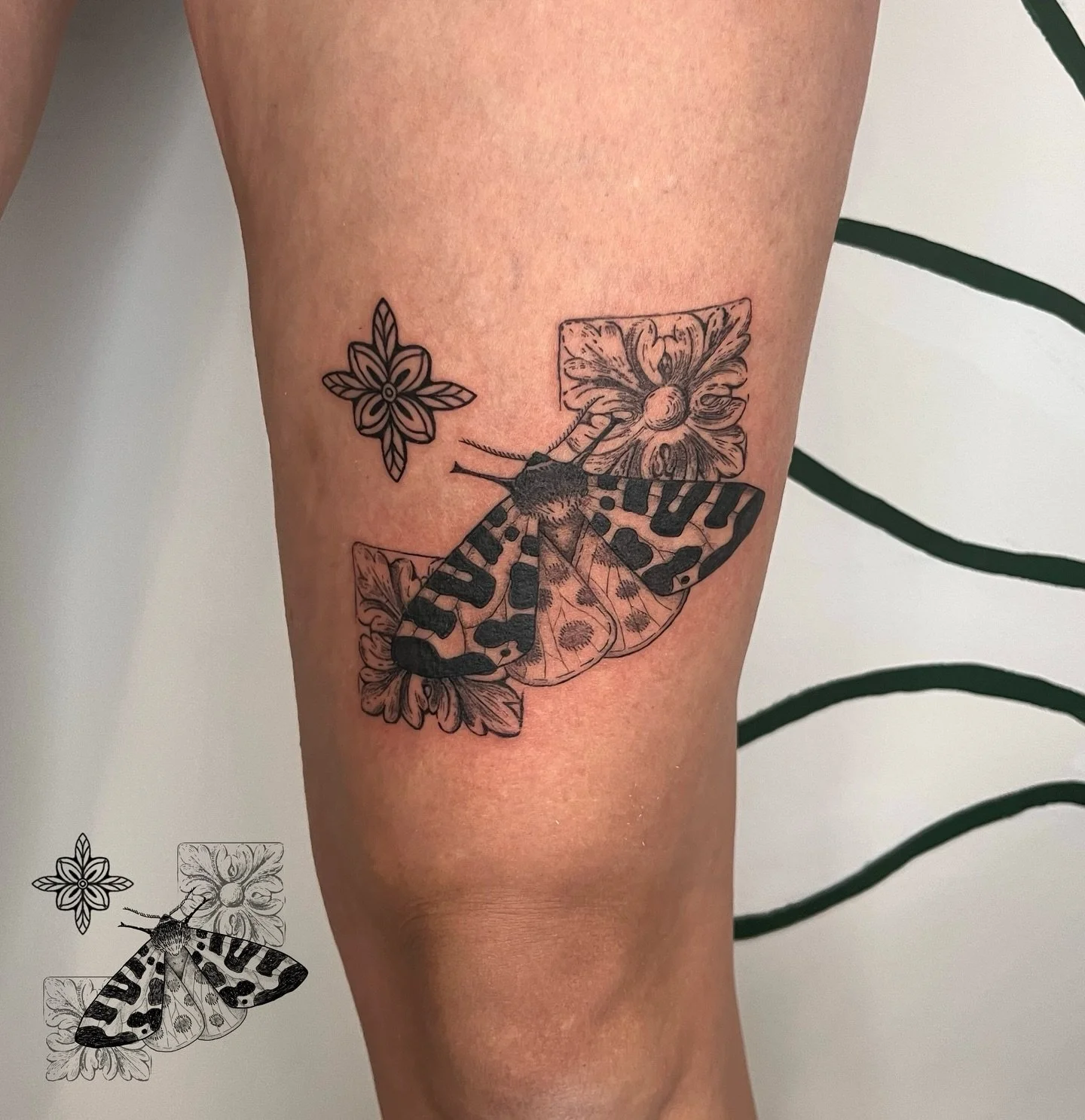 I am soo pumped about this flash, one of the winners for the giveaway! Thank you so much for the trust, I had a blast w this one 🤗🥰
.
.
.
.
as always made with lotsa love
@honey_tattoo.roc 
.
.
.
.
.
books are open for nov and dec, links in bio
tha