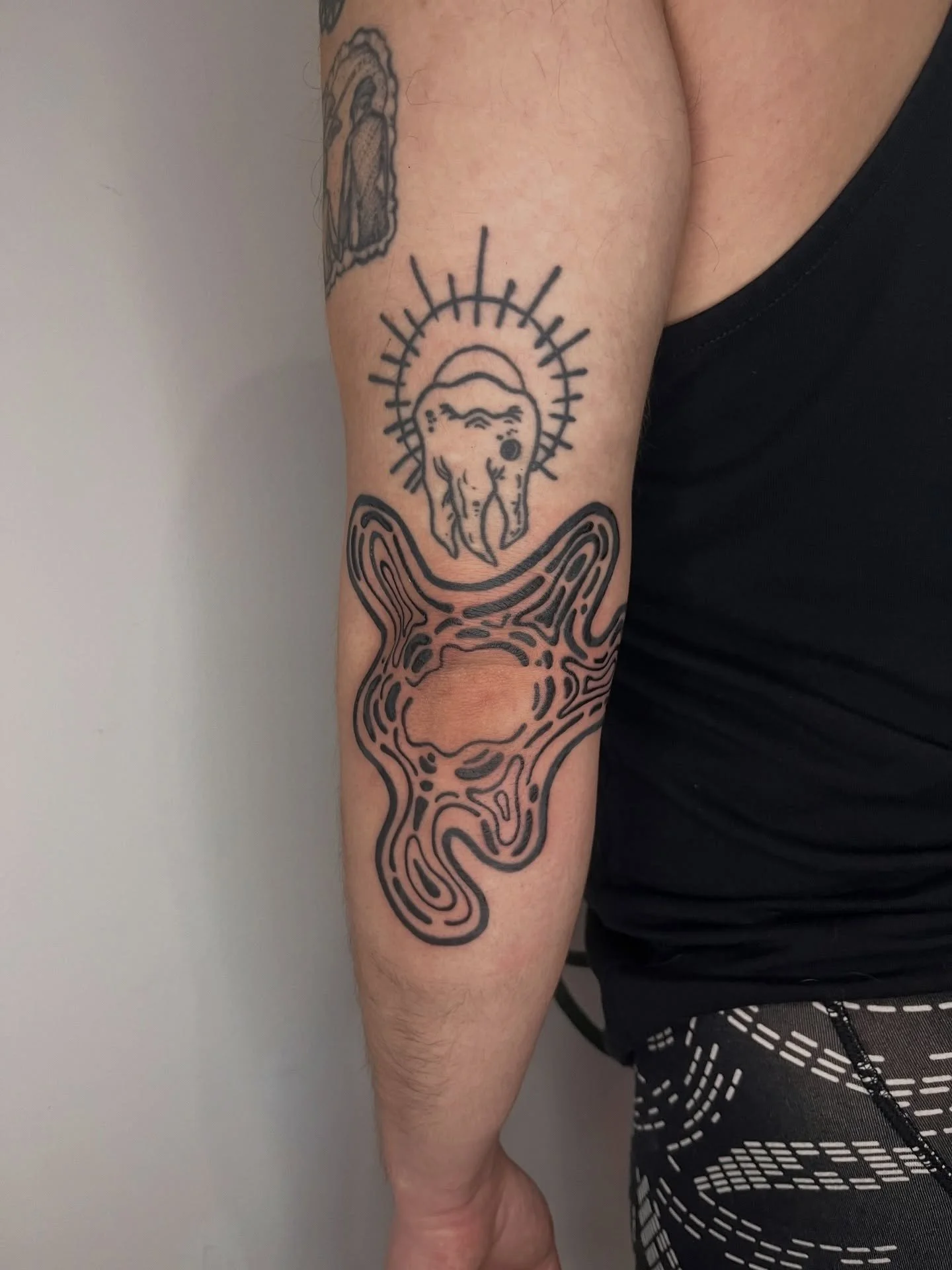 Got to snag some pics of @irynic_art 's own tattoo design, healed with touchups!

Thank you for all your trust and support, and overall being such a kind person, artist and friend! If yall arent following their art account give em a follow 🤗

as alw