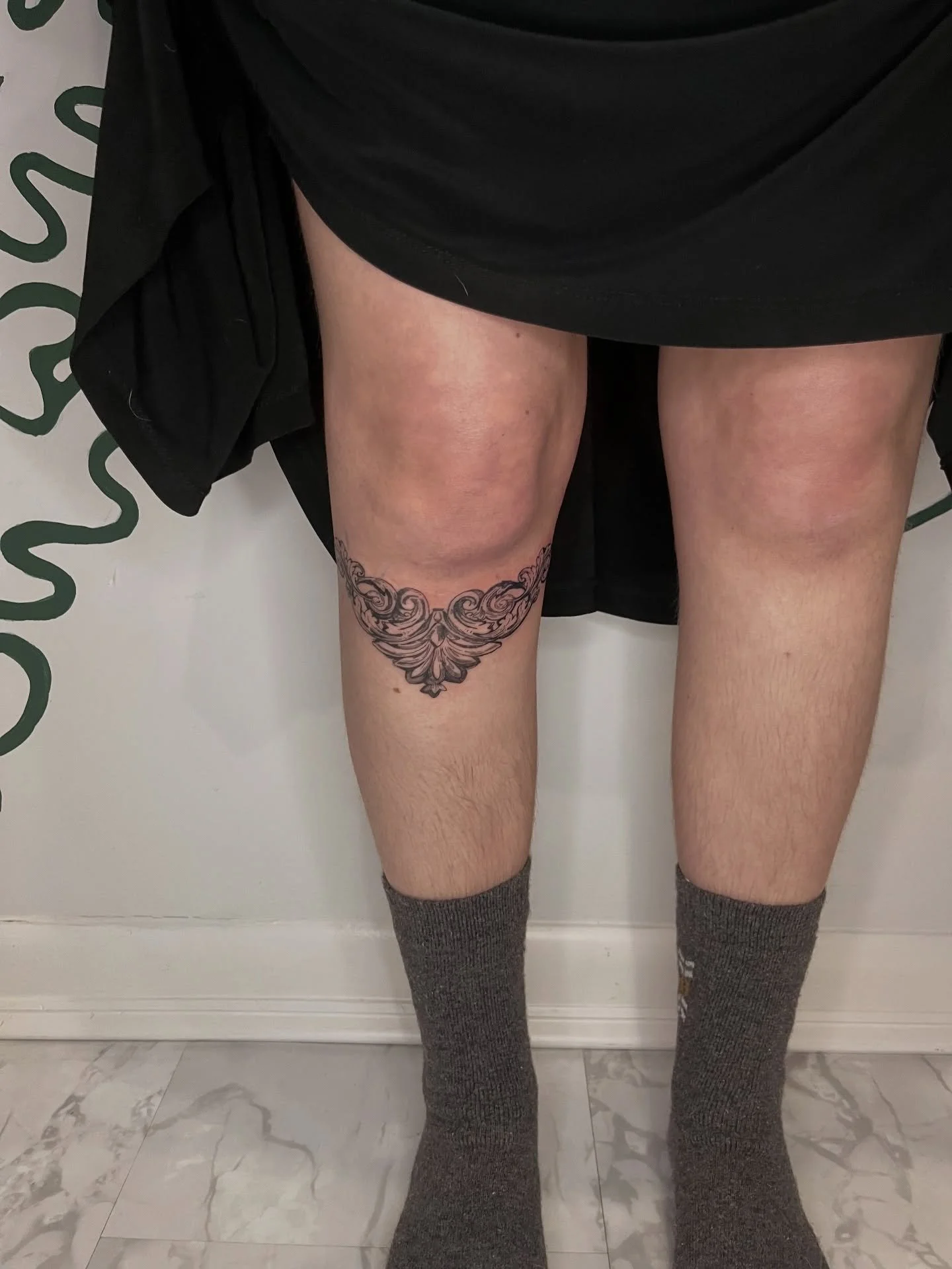 So happy I got to do this cool ornamental filigree on T! This is exactly where I imagined this flash, thanks for being a baddie and sitting like a champ! 🤗😁
.
.
.
.
as always made w lotsa love
@honey_tattoo.roc 
.
.
.
.
book your next tat w link in