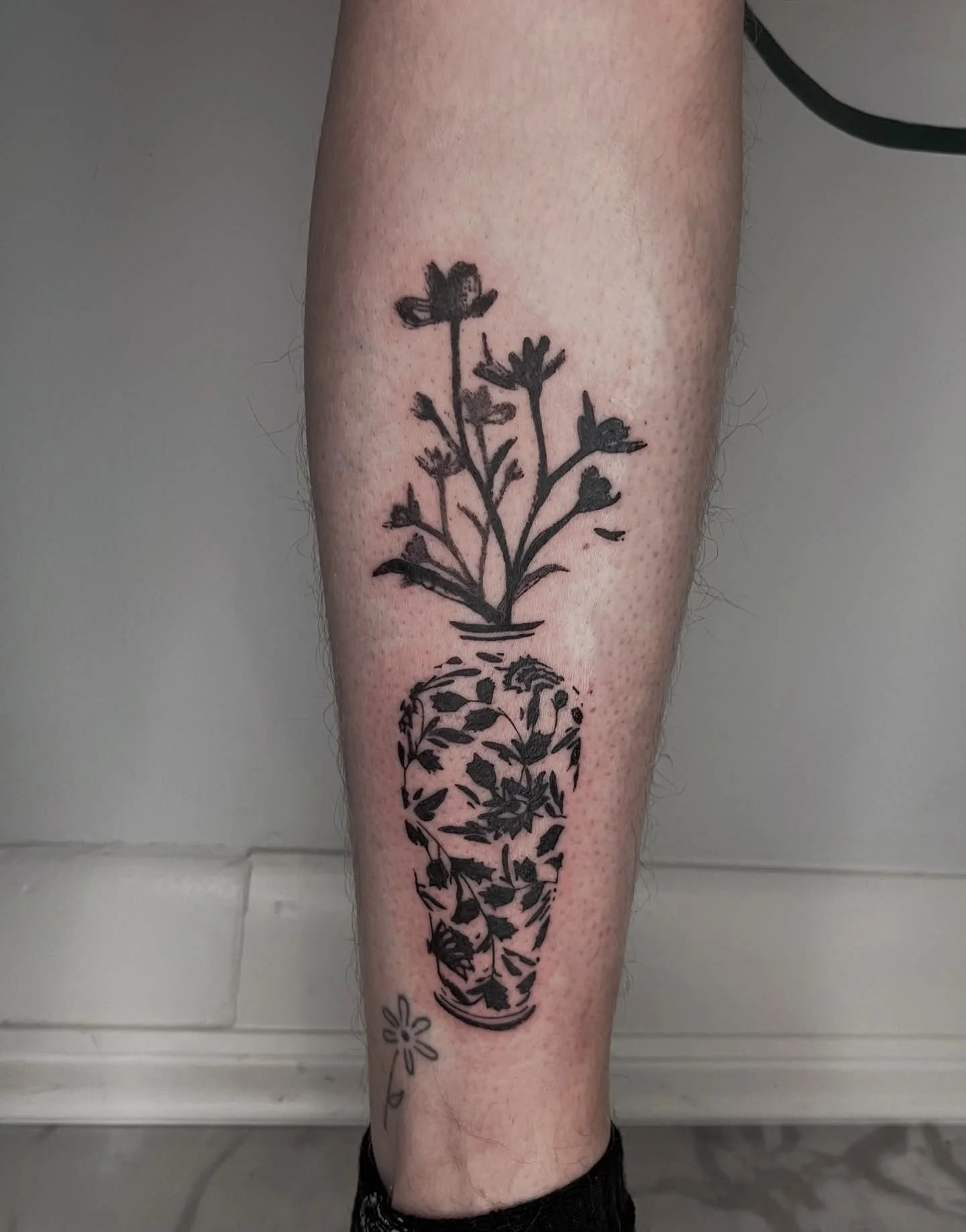 I am sooo amped about this non-repeatable flash piece for my cool friend and amazing tattooer Becky ☺️ thank you so much for trusting me w this piece! it was such a blast hangin out, I truly loveee what I do sm! thanks to yall for making my job aweso