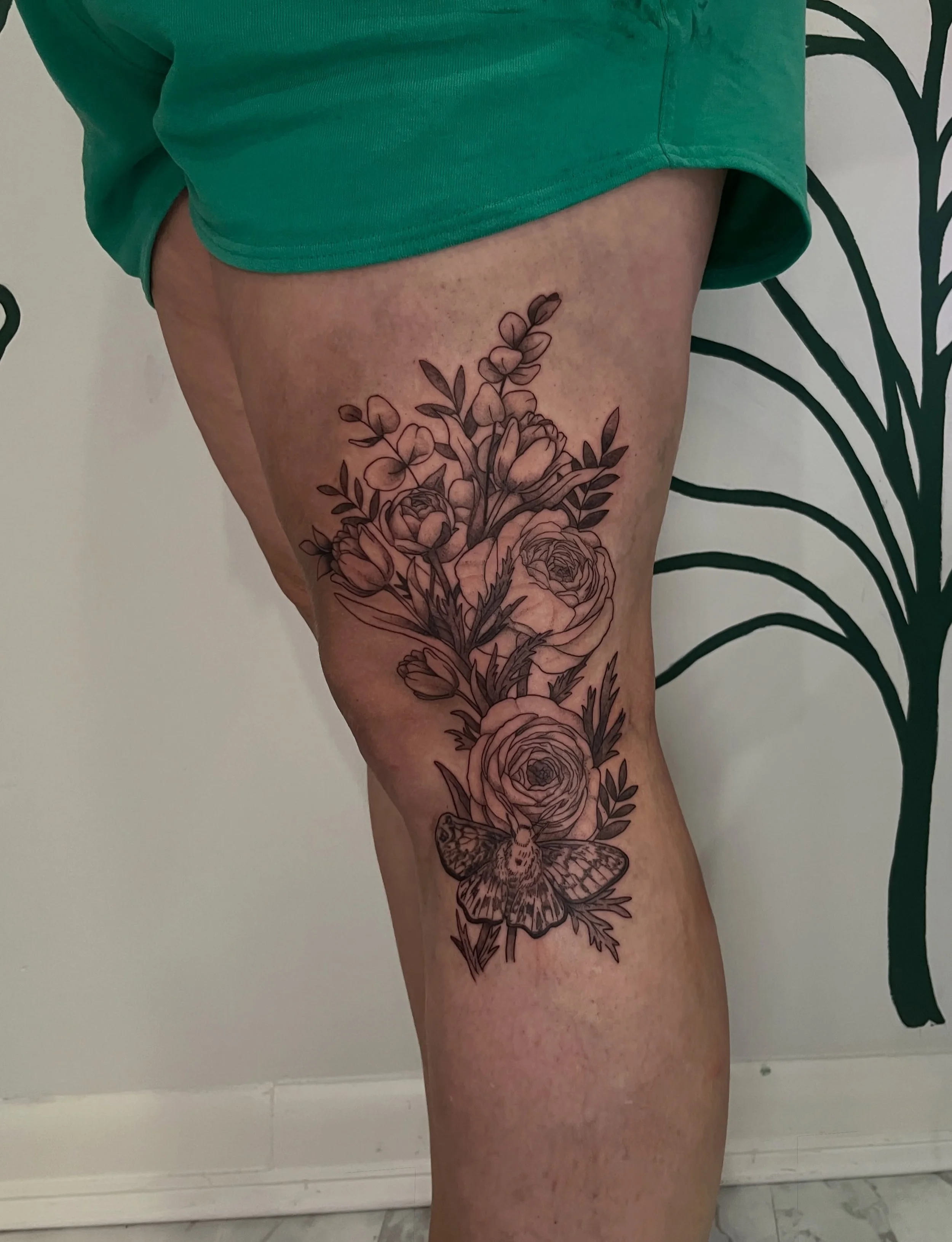 what a champ for getting this 🌶️ placement all done in one day! Some tulips, ranuculus with greenery and a moth for E! Thank you for your trust w this one, loved bringing your idea to life! 🥰
.
.
.
.
as always made w lotsa love
@honey_tattoo.roc 
.
