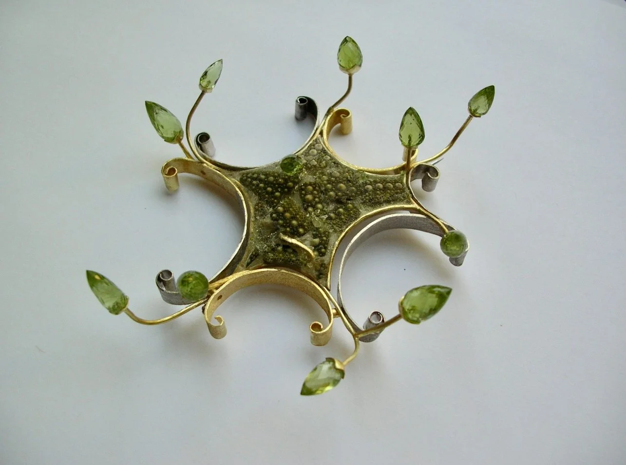 Little-Sister-Brooch-04.jpg