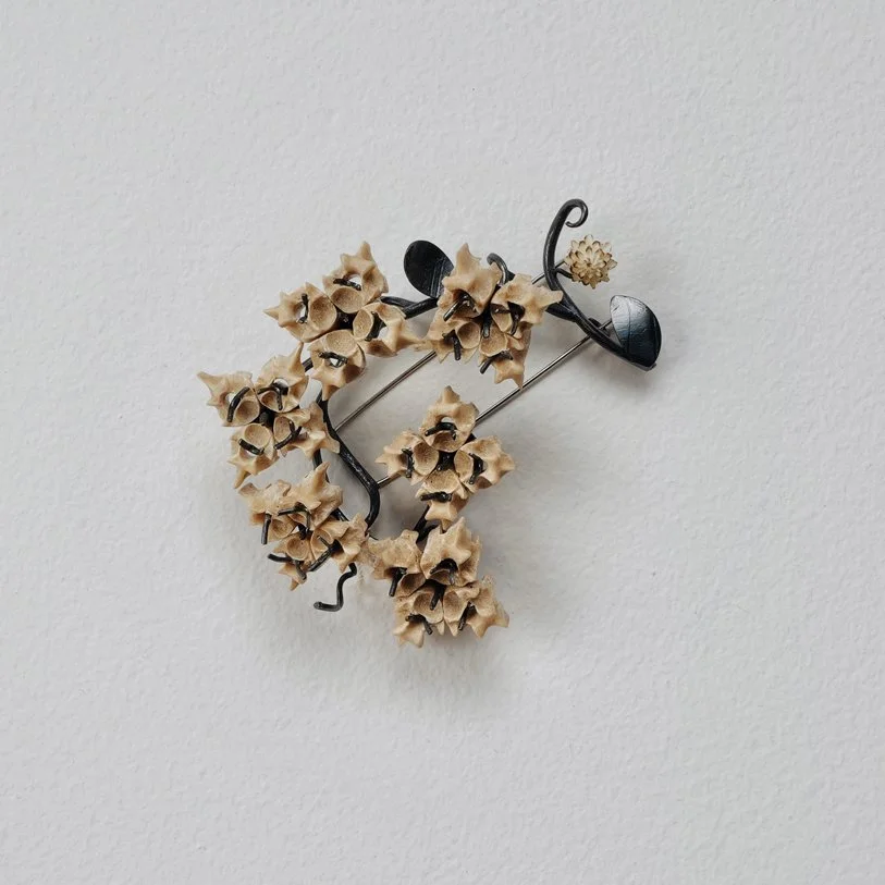 Jennifer Trask.Asteracea Posey Brooch 2.White2.Courtesy of Studio Roh-web.jpg