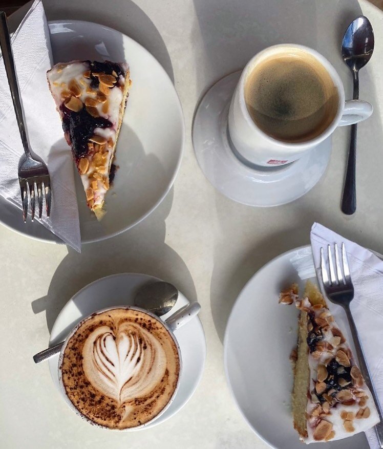 It&rsquo;s a coffee and cake kind of day 👌🏻

#glutenfreecake #illycoffee #woodhallspa #coffeeandcake #cherrybakewell