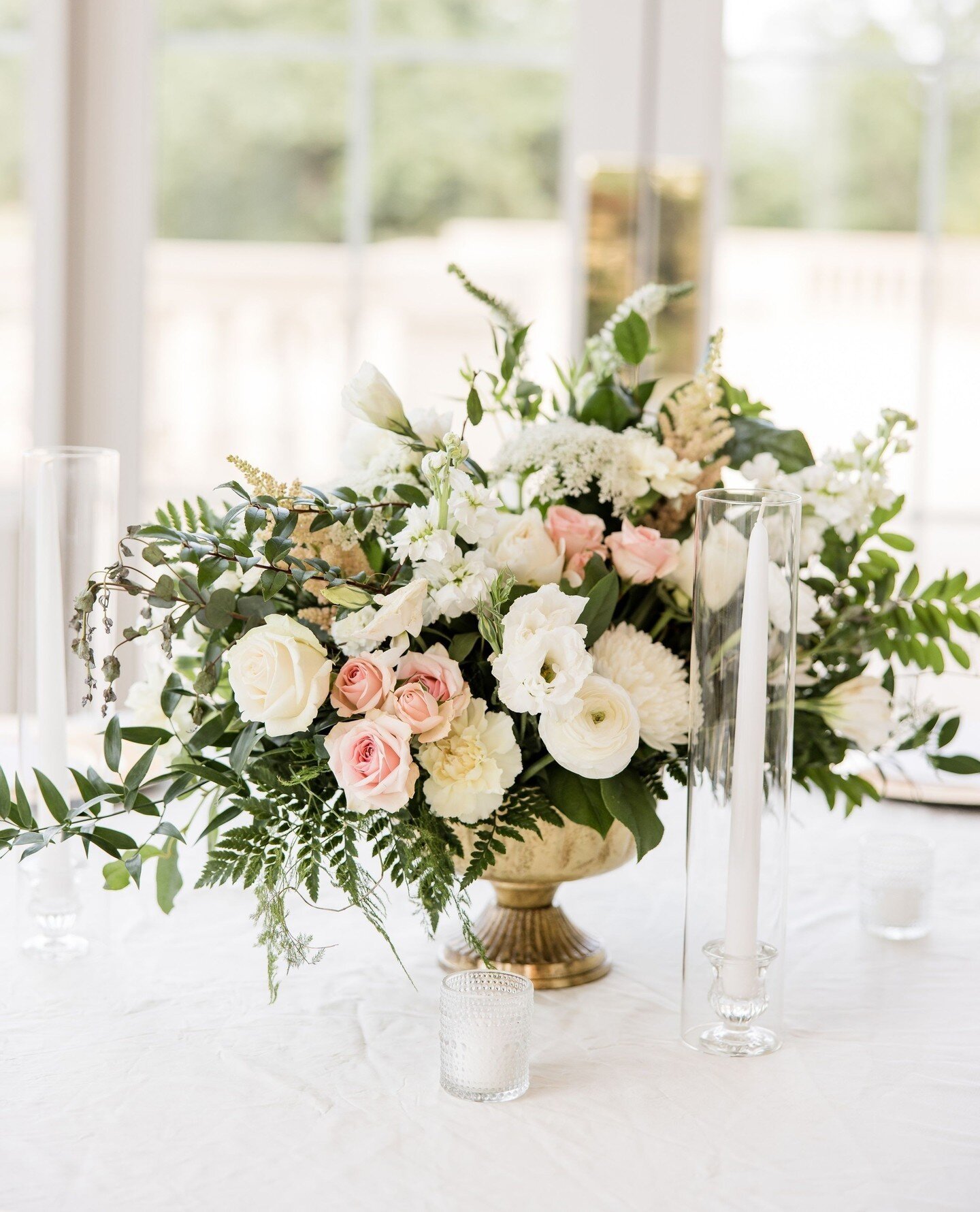 Excitement is in full bloom for the vibrant palettes and fresh blossoms that come with the season.⁠
⁠
Bring on the springtime hues!! ⁠
⁠
Venue @theolanatx⁠
Photography @emilychappellproductions ⁠
⁠
#weddingflorist #weddingflowers #wedding #florist #f