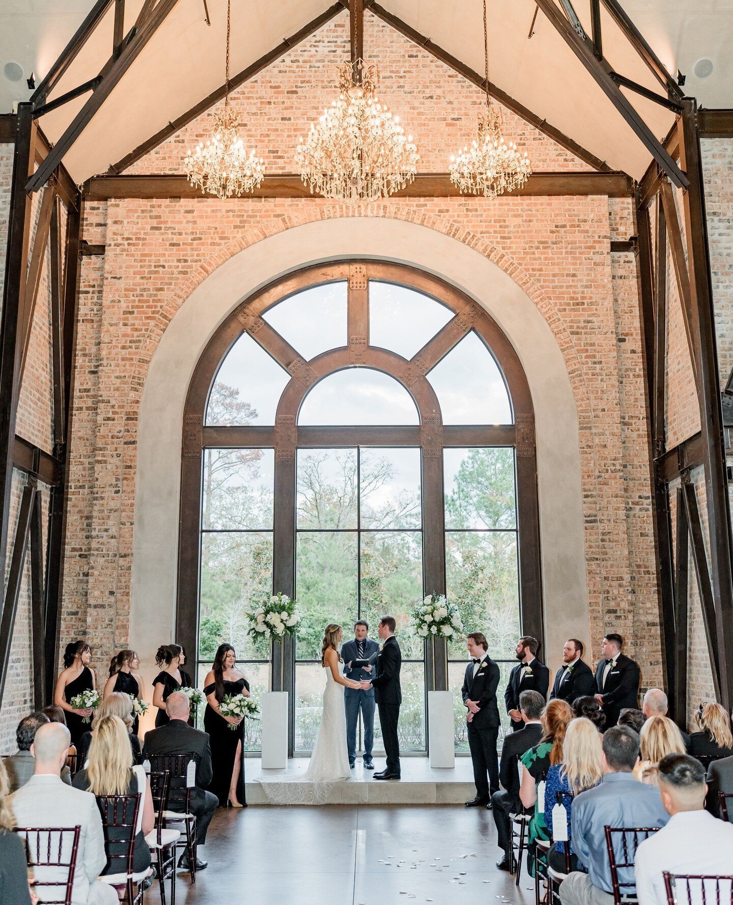 Consider us obsessed with the Iron Manor ceremony site ✨⁠
⁠
Venue @ironmanortx⁠
Photography @emilychappellproductions⁠
⁠
#weddingflorist #weddingflowers #wedding #florist #flowers #weddinginspiration #bridalbouquet #bride #floraldesign #weddingfloral