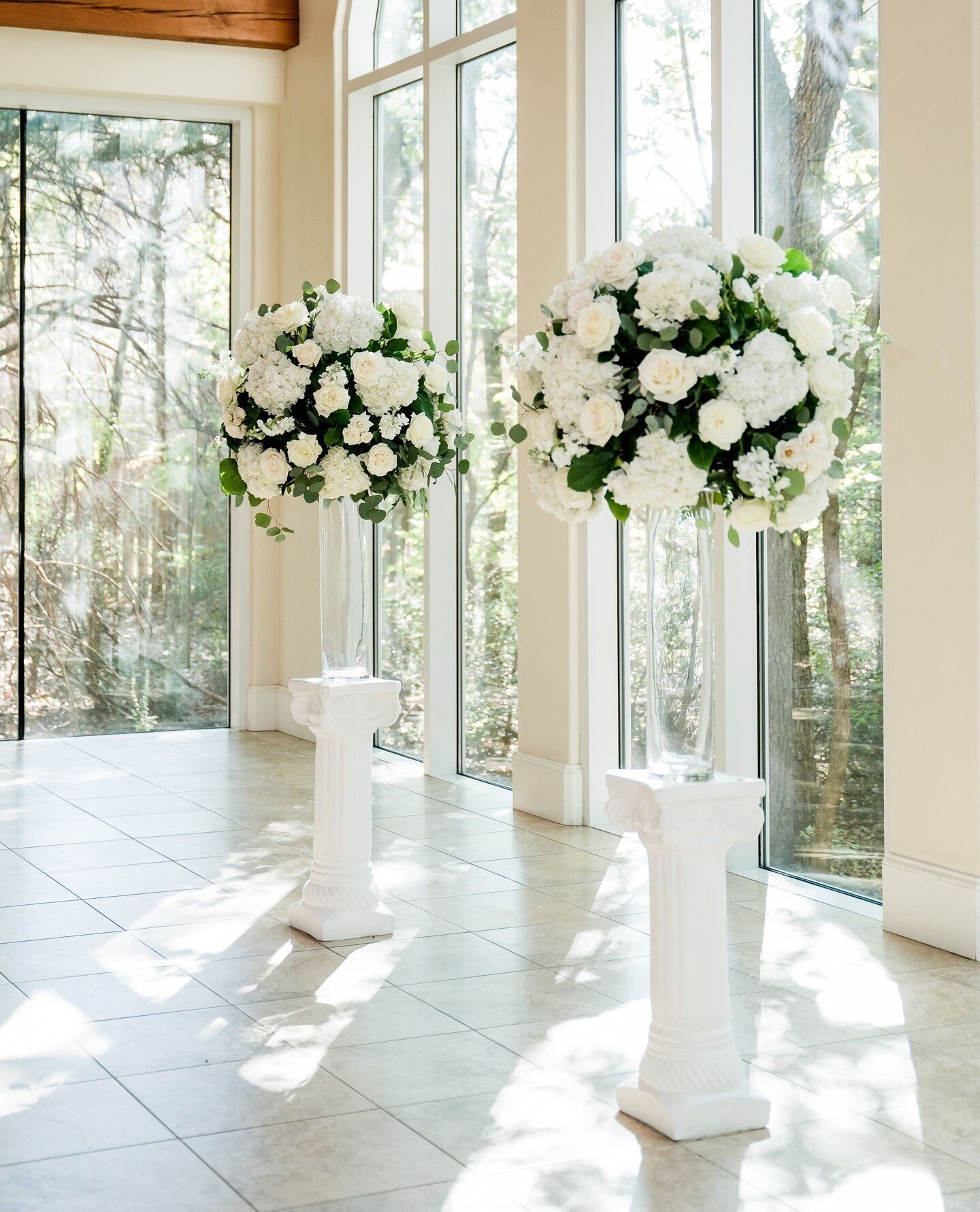 Enhance your ceremony ambiance with our thoughtfully curated arrangements. ⁠
⁠
Meticulously designed to complement your venue, these arrangements seamlessly integrate floral elegance into your special moments. ⁠
⁠
Venue @ashtongardensdallas⁠
Photogra