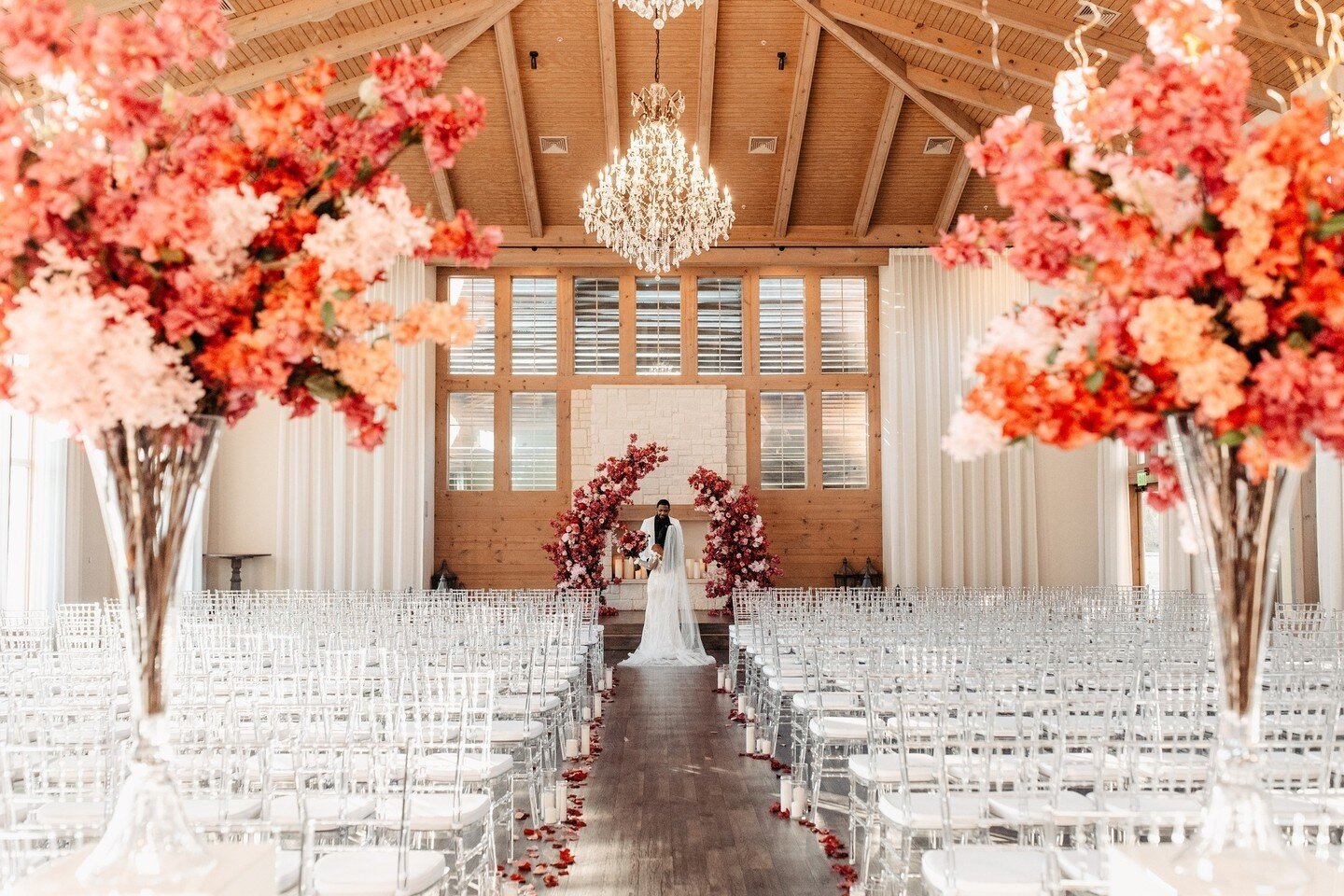 Opting for our permanent florals on your wedding day offers practical advantages. ⁠
⁠
Enjoy the lasting beauty without concerns of wilting, making them a low-maintenance choice. Faux florals are also budget-friendly, hypoallergenic, and environmental
