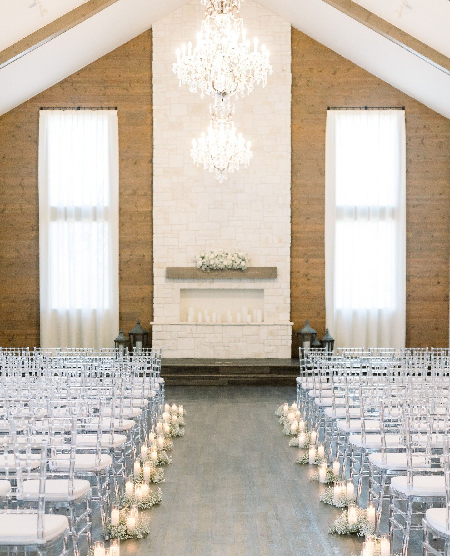 Candlelit aisles for an intimate ceremony at Hidden Pines Hurst 🕯️⁠
⁠
Venue @hiddenpineshurst⁠
Photography @emilychappellproductions⁠
⁠
#weddingflorist #weddingflowers #wedding #florist #floraldesign #weddingflorals #weddingdecor #weddingdesign #flo