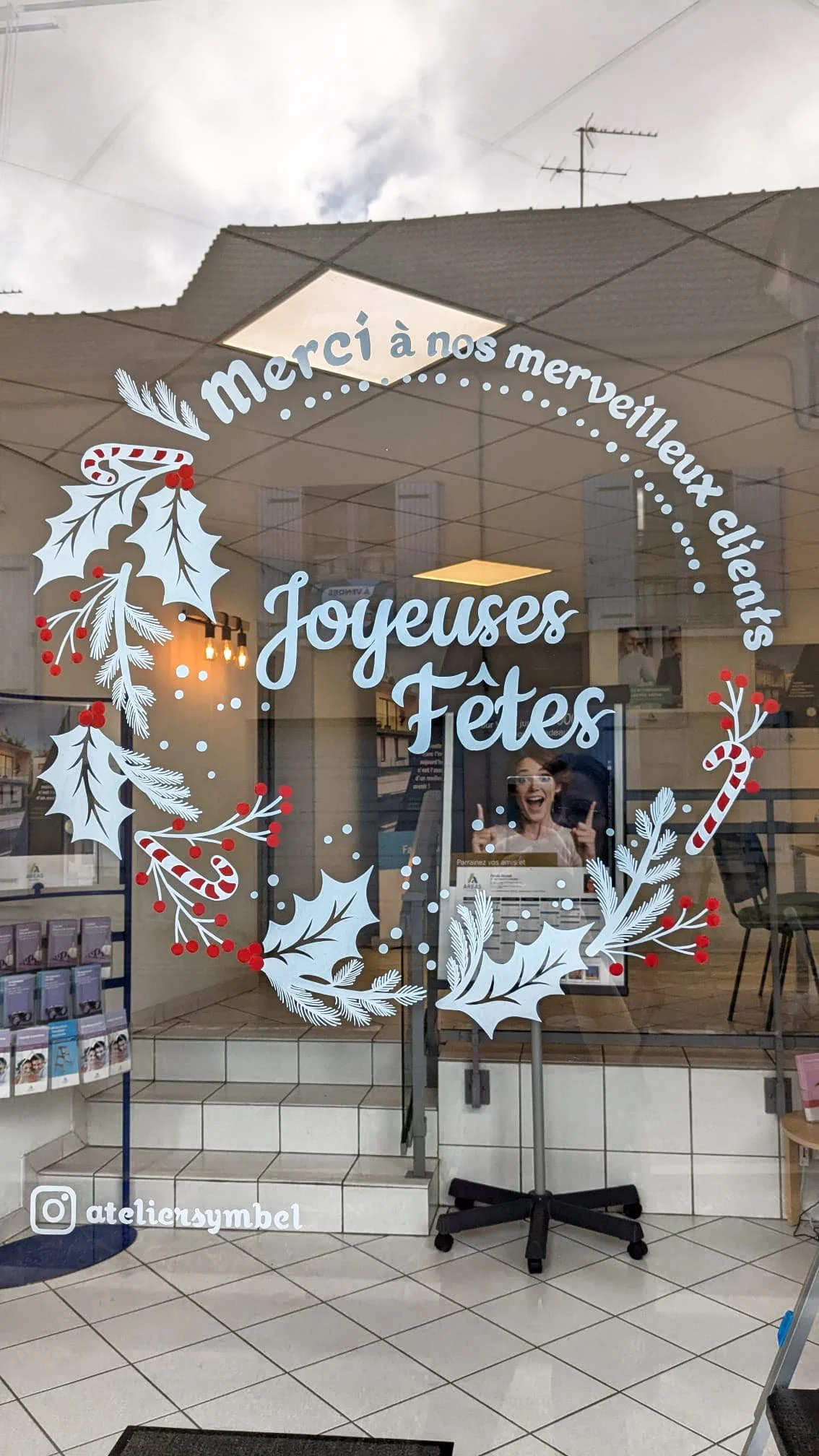 Peinture sur vitrine - Couronne Houx et sucre de canne