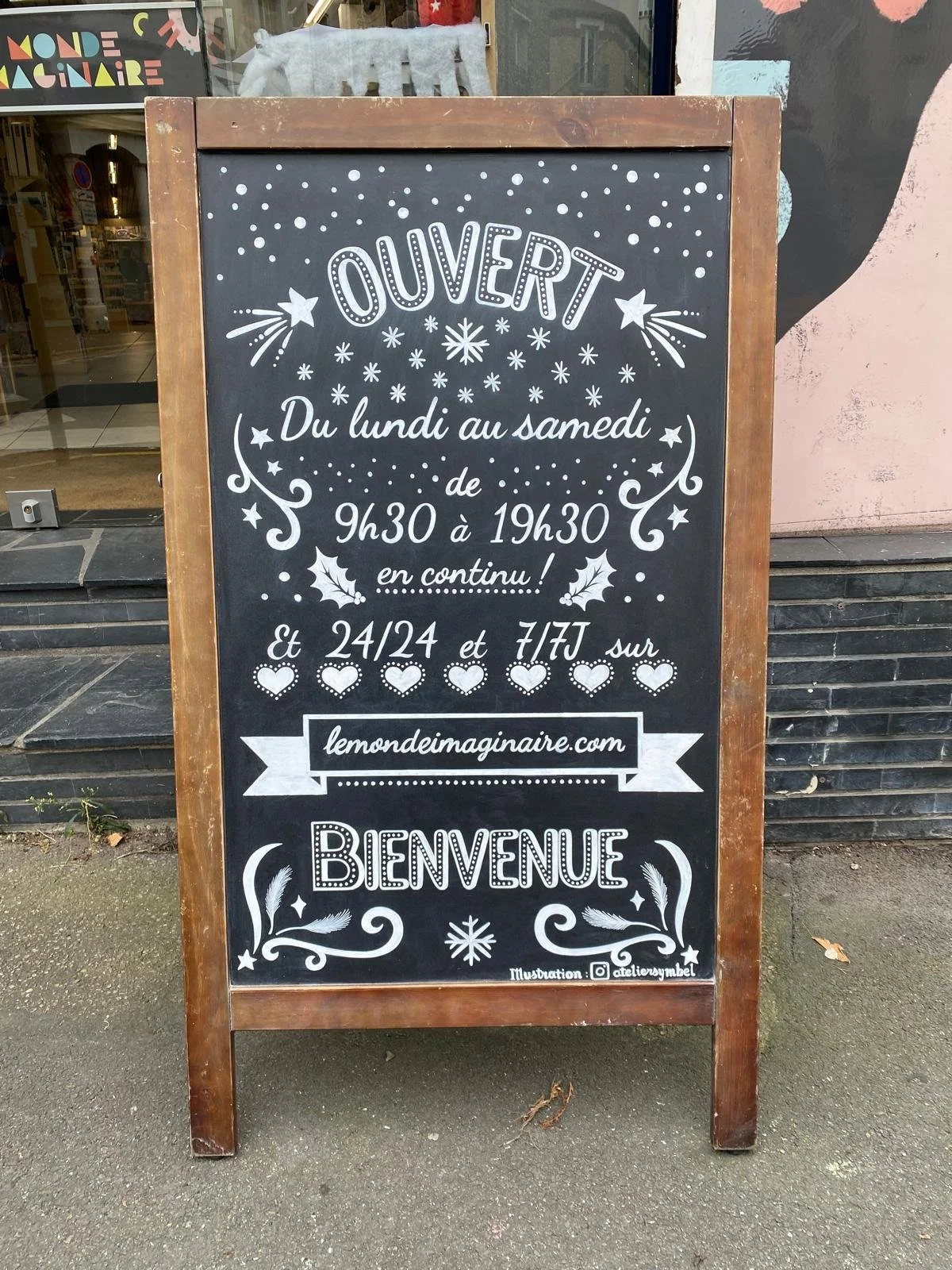 Ardoise peinte à la main pour une boutique de jouets à Houilles (78)