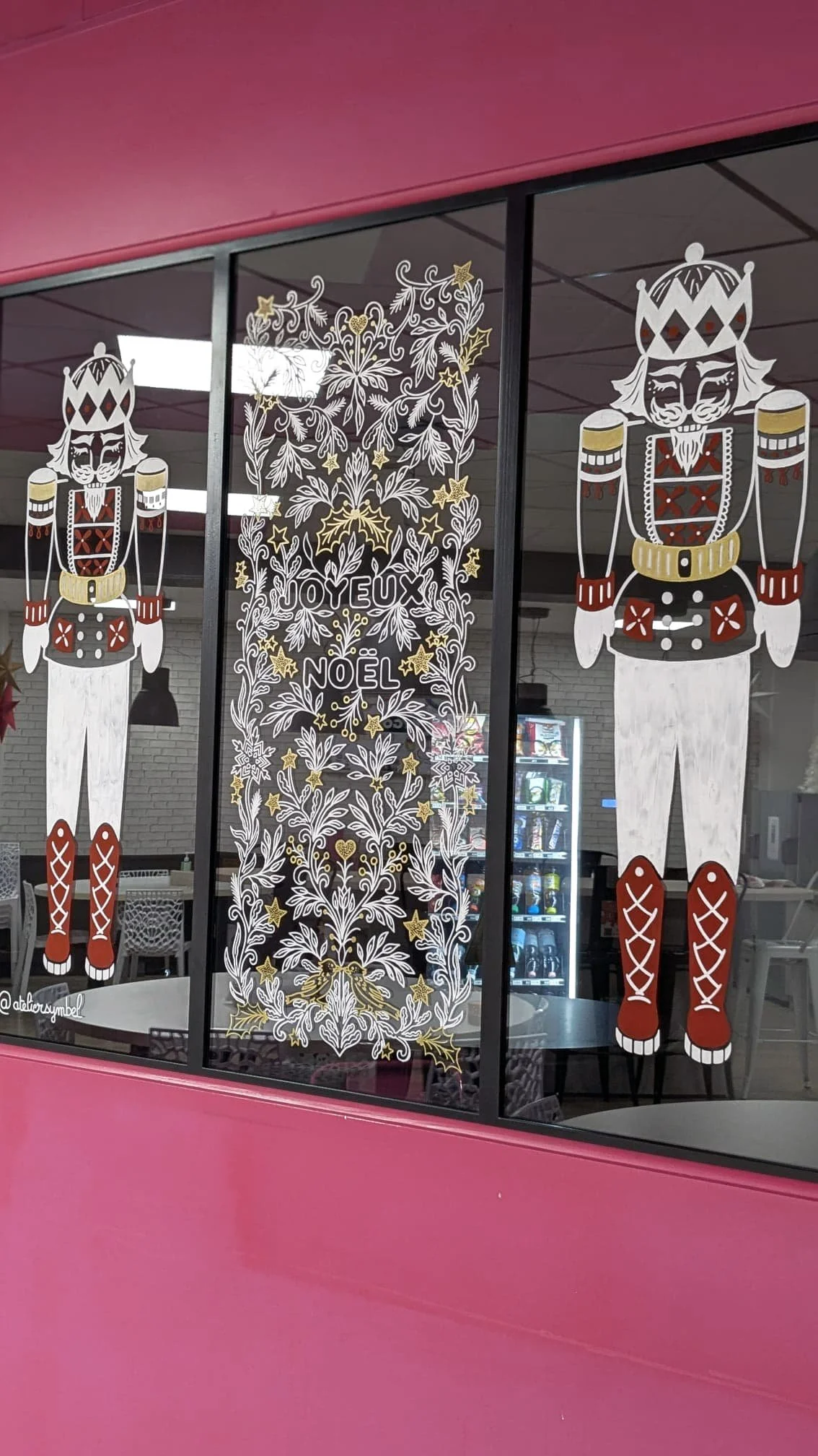 Peinture sur vitrine Noël - décoration entreprise - Réfectoire - Tryptique Casse-Noisette et frise végétale - Groupe Vygon site Ivry-le-Temple