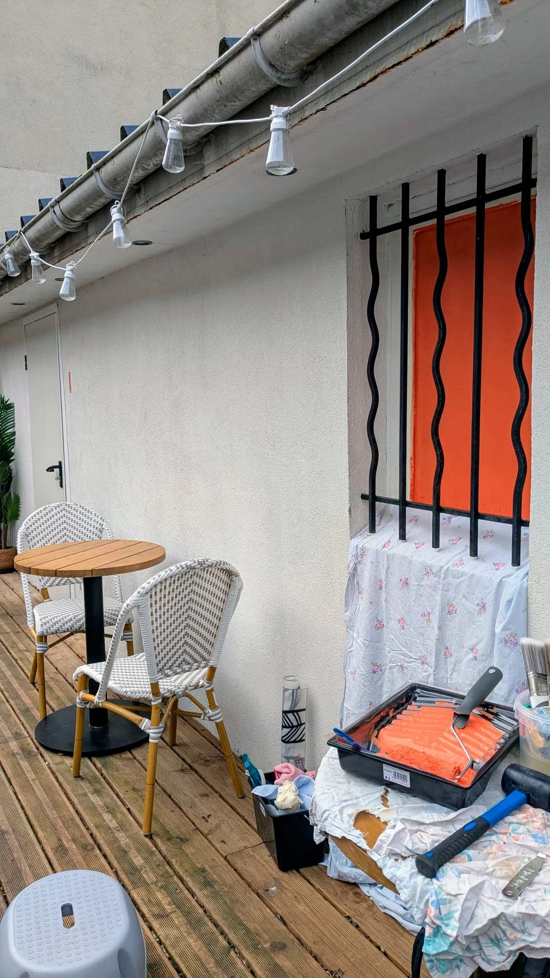 Peinture sur vitre fenêtre en cours de chantier