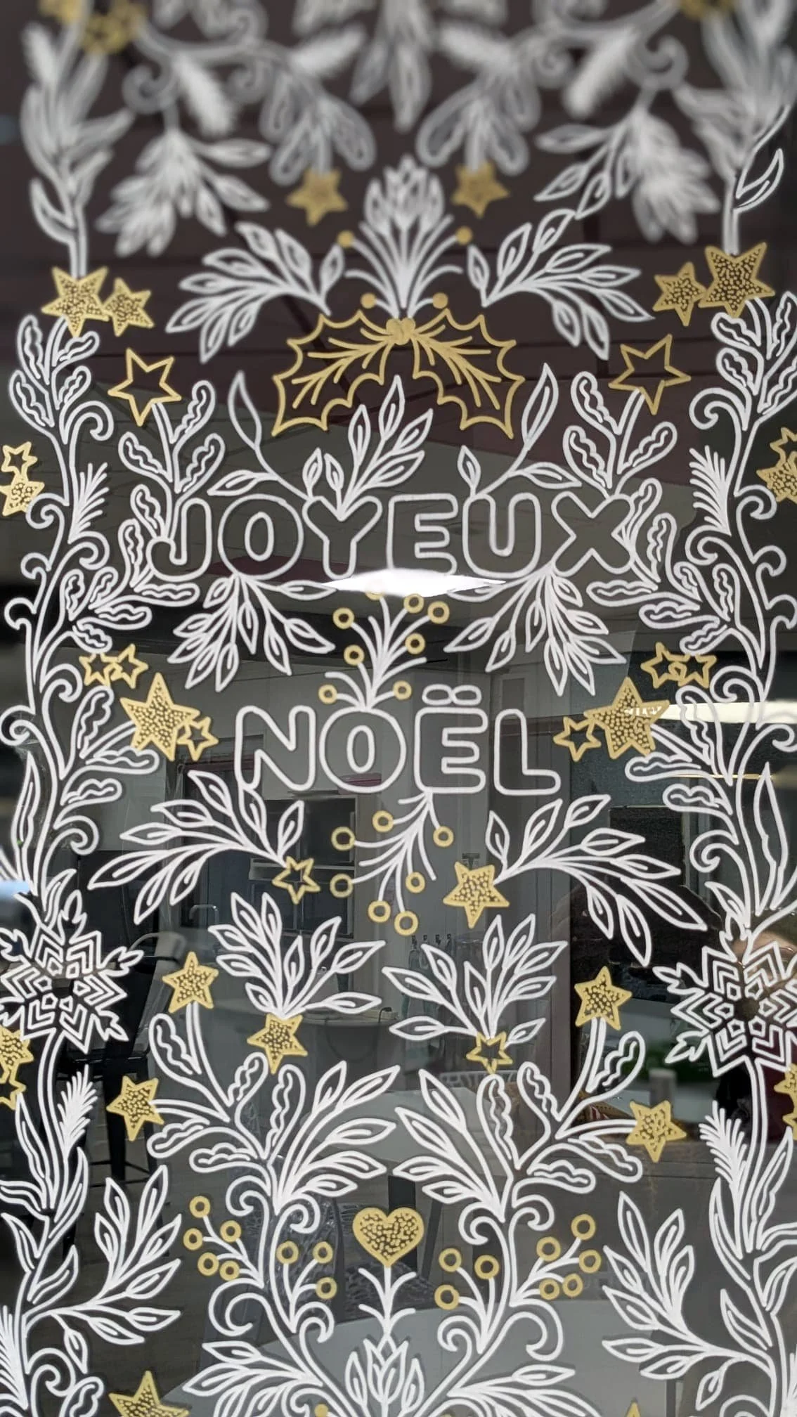 Peinture sur vitrine Noël - décoration entreprise - Réfectoire - Frise végétale - détail - Groupe Vygon site Ivry-le-Temple