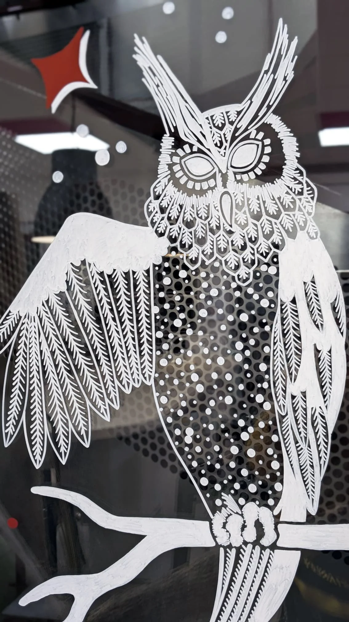 Peinture sur vitrine Noël - décoration entreprise - Réfectoire - Hiboux - Groupe Vygon site Ivry-le-Temple