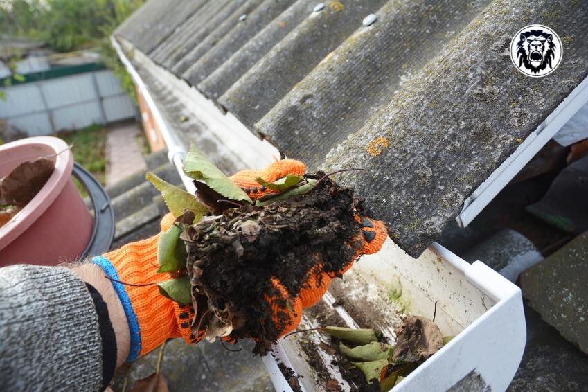 Don&rsquo;t let spring showers catch you off guard! Prep your gutters ready for the rainy season. 

@lyonsroofing
www.lyonsroofing.org
☎️ (610) 623-8505

:
:
:

#gutters #spring #flowershow #flowers #rainydays #guttercleaning #springcleaning #roofers