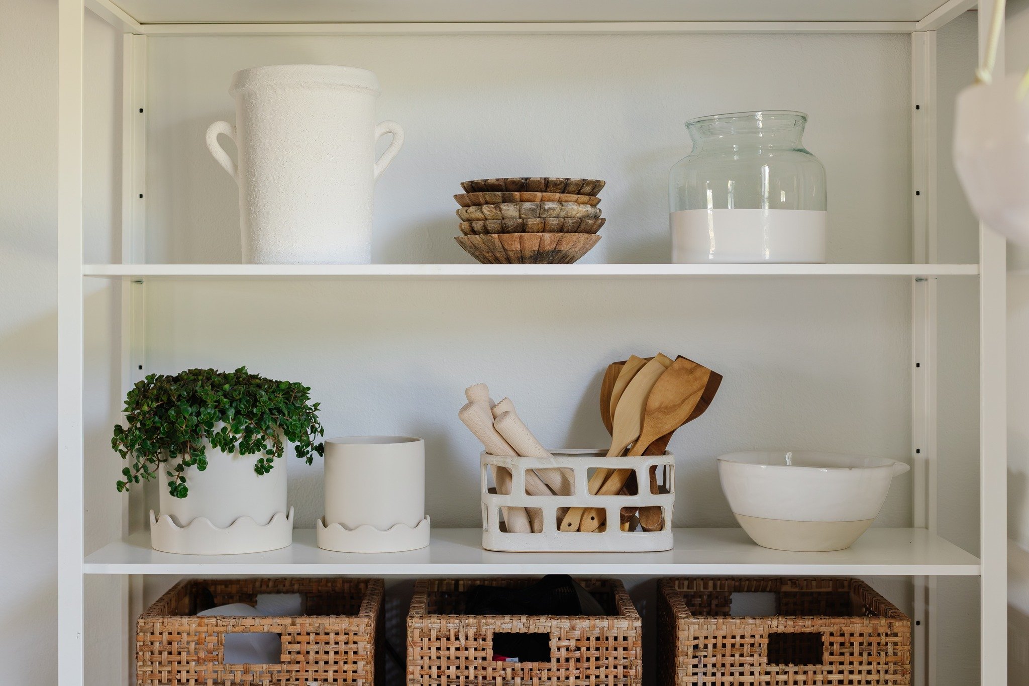 So much to love on these shelves 😊🤍 Check out our inventory at shopgraberco.com
.
.
.
.
.
.
shop. shop small. shop local. home decor. home goods. shelf styling. interior decor