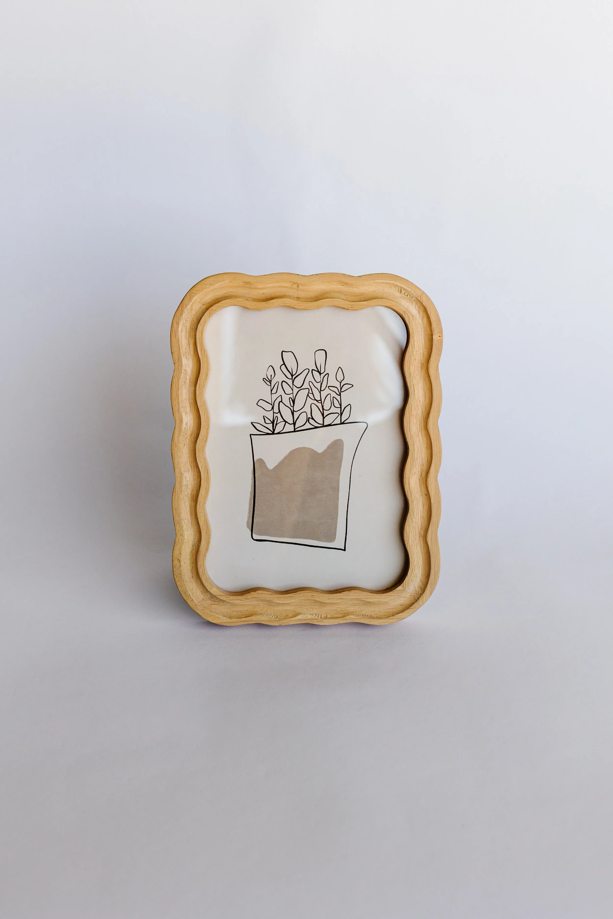 Rubberwood Scalloped Photo Frame