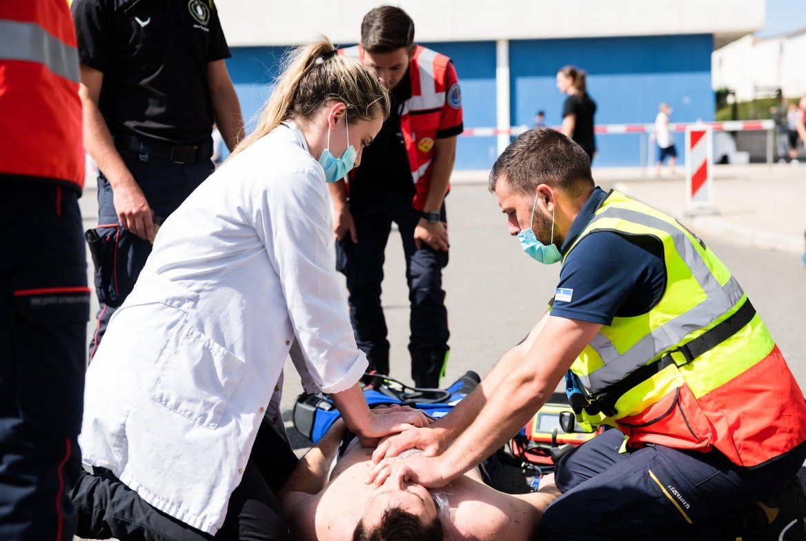 Arrêt cardiaque : que faire dans les premières minutes pour sauver une vie ?