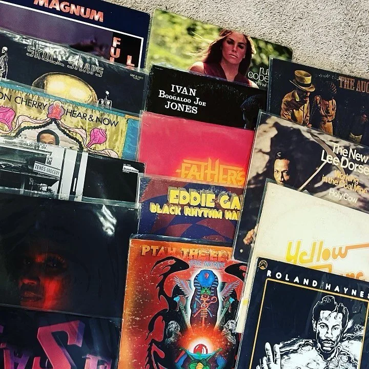 What happens when you mix 10 of the area&rsquo;s finest vinyl dealers, DJs, food, booze and wax at your favorite all day vinyl cafe? Night Crates!
Saturday November 4th 6pm-12am. Dealers&hellip;.. @waxpaperrecords @rolls724 @vinyljerk @froz1 @erok_th