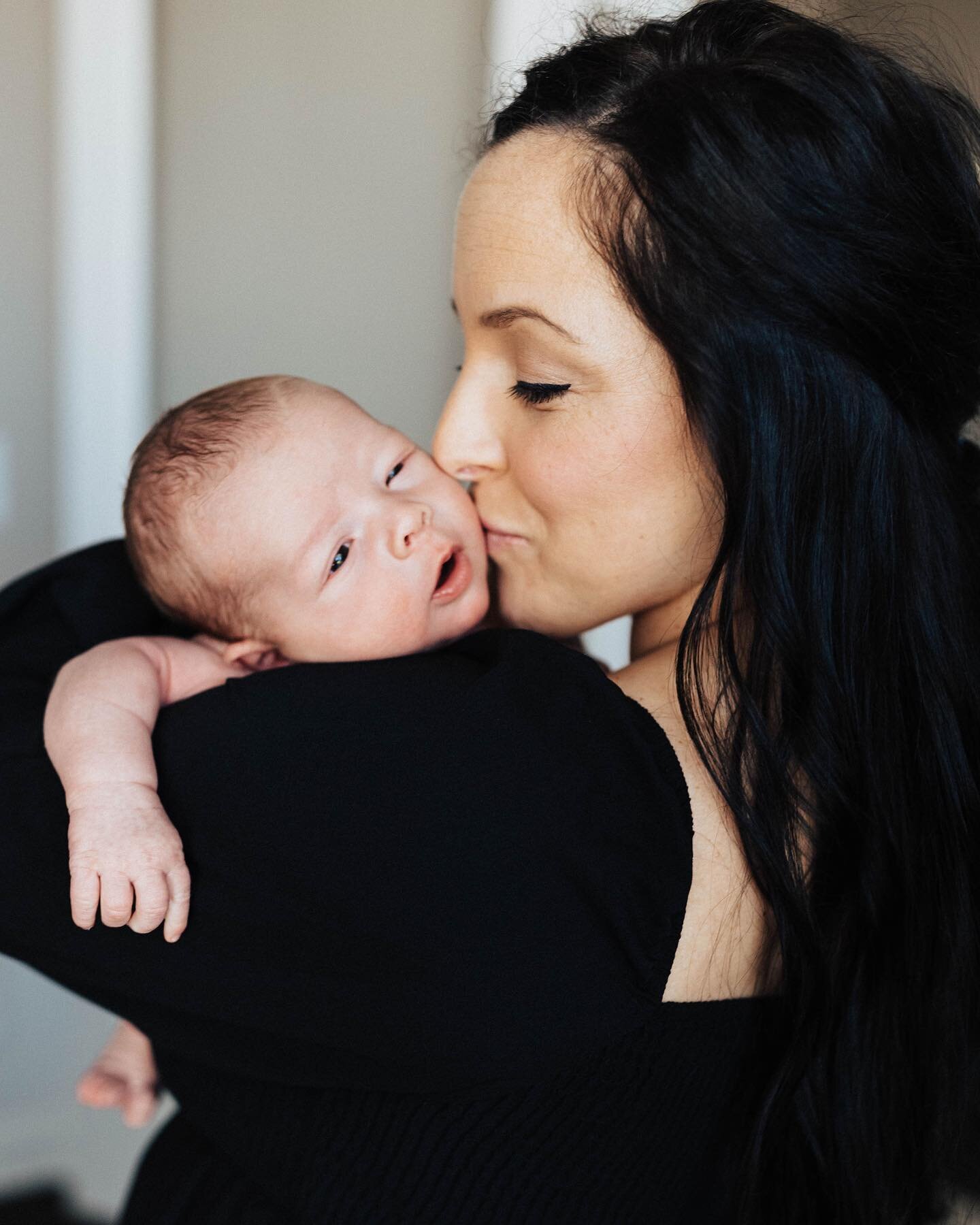 I think that ever since having our sweet baby boy, I&rsquo;ve fallen in love with shooting newborns, more than ever before. So once again, narrowing down what I shoot is just not happening haha

This gorgeous family made their lifestyle newborn in ho