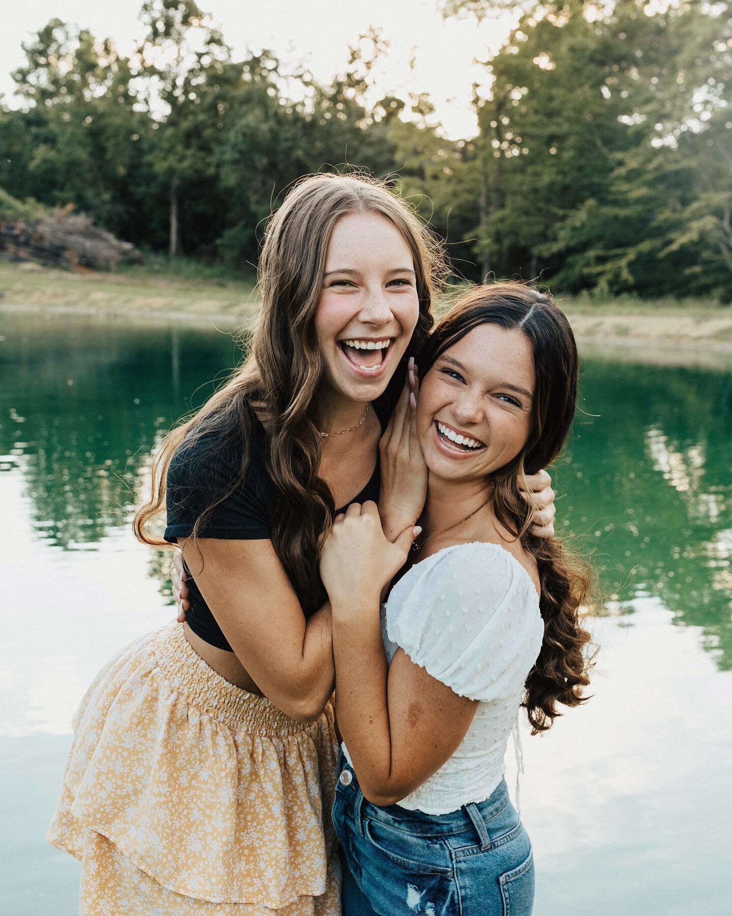 To all my seniors: you don&rsquo;t have to do your senior photoshoot by yourself. Message me for details about booking a fun senior shoot with your bestie/cousin like these girls did 💚 I also always love getting a few pics with you + your mom or dad