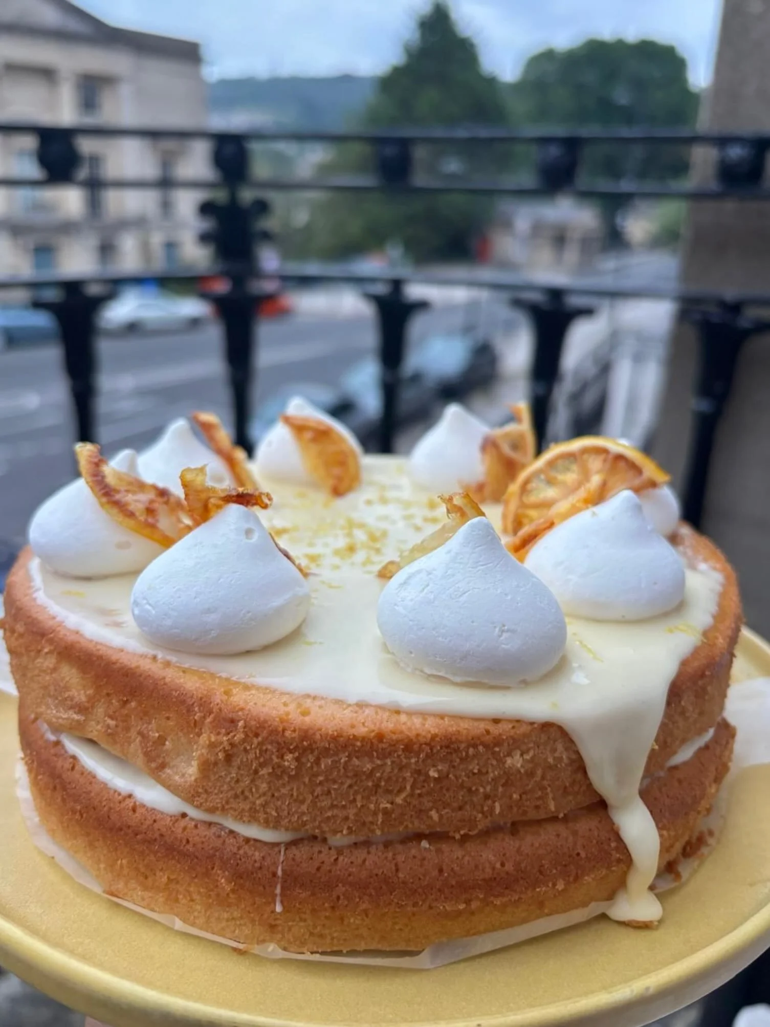 A new lemon cake developed eespecially for @broadstreettownhouse 🍋 So much fun to make - available there now! (And banana bread 😊)