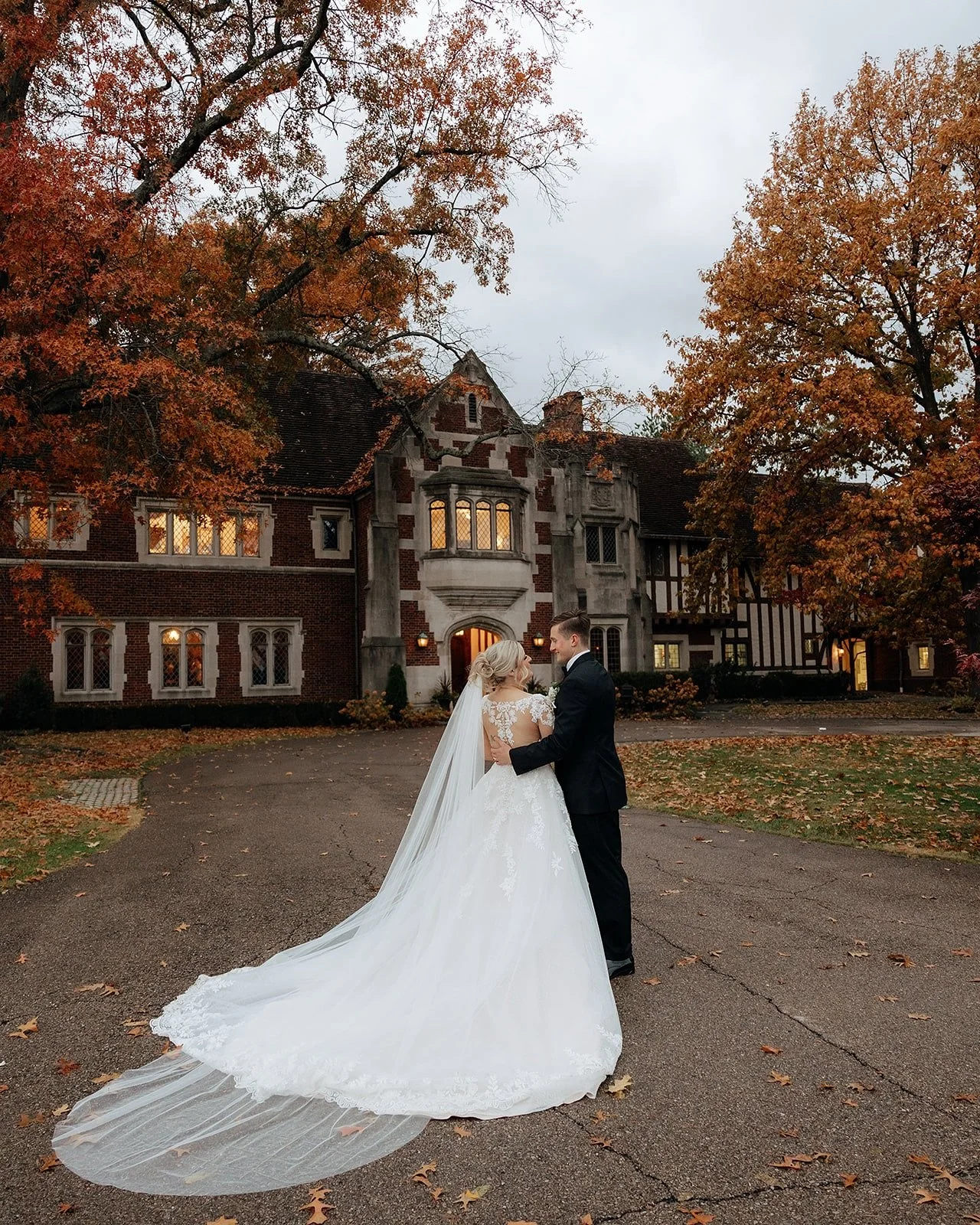 A fairytale day with Lauren &amp; Ryan 🤍

Photography: @sincerelychristinaphoto 
Second: @nataliekathrynphoto 
Venue: @pinecroftmansion 
Video: @point_taken39 
Hair: @megan.renee.kill 
Makeup: @cincinnatimakeupcollective 
Dress: @amarabridalboutique