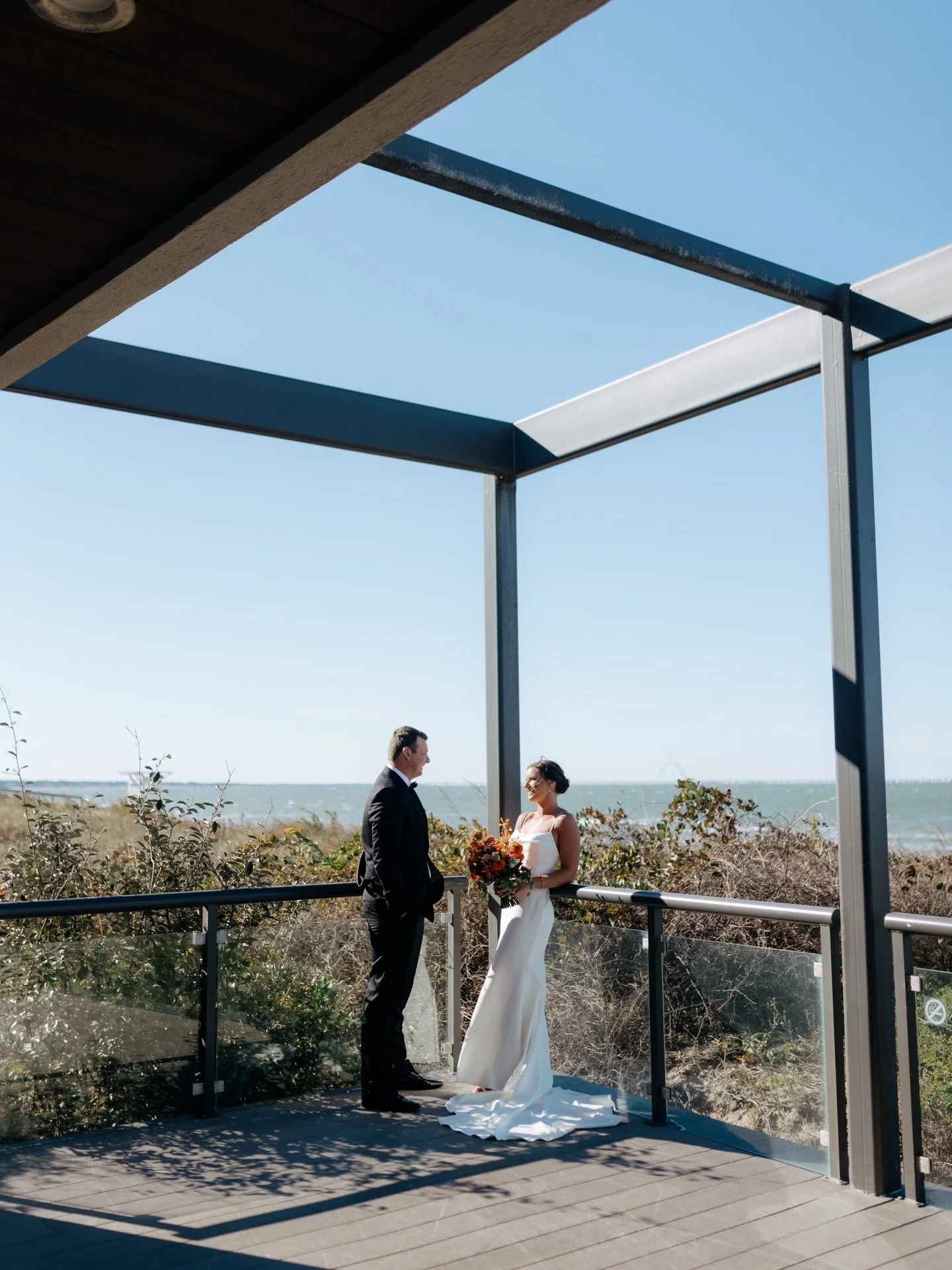 You can never go wrong with newlywed portraits by the water 💙

@thelesnerinn @bloominginvb @eventsbybeckie @luxereduxbridal @katlynsainz @dreamteameventsva