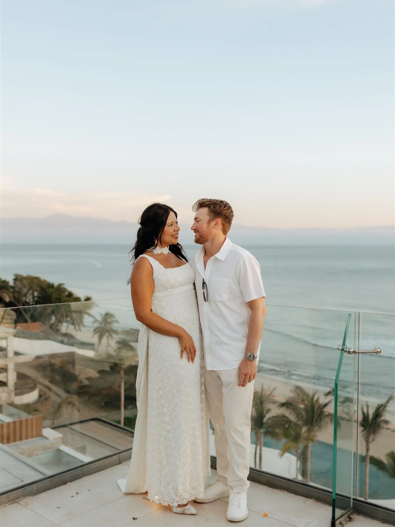 A very long overdue post to start off sharing the best weekend in Mexico celebrating Ariana &amp; Parker! What better way to kick things off than a welcome white party with all of their guests, with a surprise show from the PV whales! 

Ariana surpri