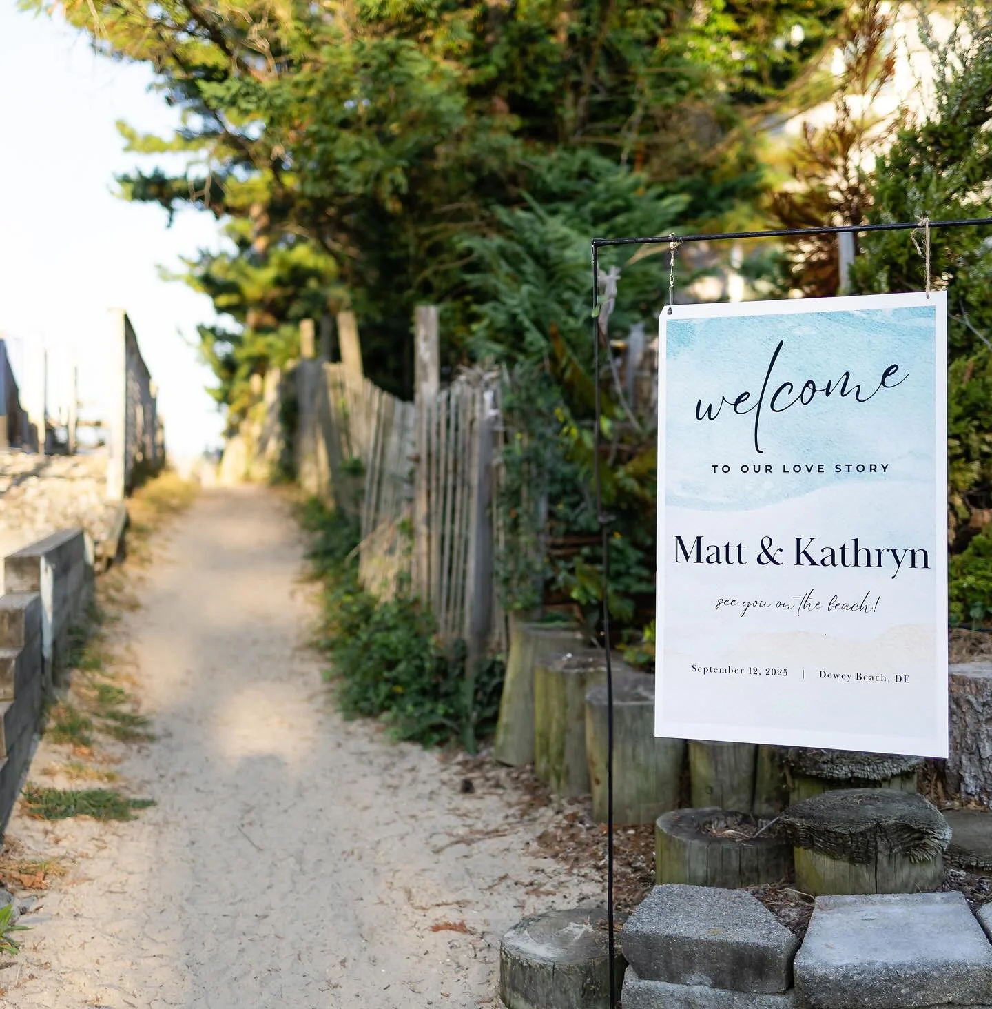 Ocean breeze, glowing fire, pizza boxes, and promises for life. 💍✨ This September beach wedding was effortless, intimate, and so them. Definitely one for the books! 

Thank you to all of the amazing vendors who helped to pull off this super chill be