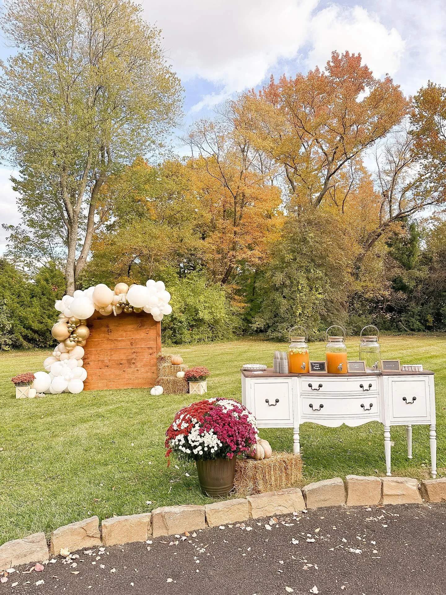 Fall-ing for homecoming ✨🍂 
The perfect send off setup