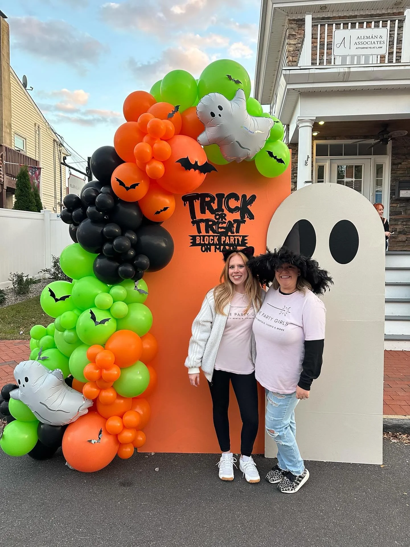 Main Street was full of magic Sunday night! ✨👻
Thank you to the amazing local businesses who made this year&rsquo;s Trick or Treat Block Party on Main such a hit, and to the Megan Aitken Team for hosting another community favorite! 🎃🍬

📸 @lennyro