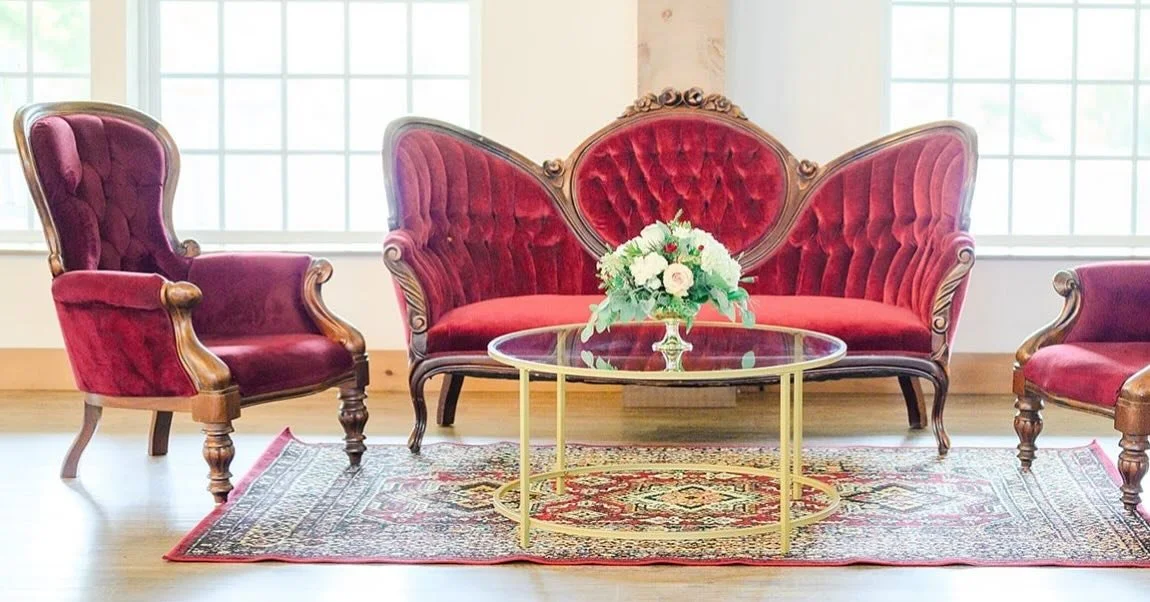 Say Hello to Our Holiday Showstopper 🎁

Our new Red Settee Set has arrived and it&rsquo;s giving all the cozy holiday vibes. Perfect for parties, photos, and winter celebrations. Rent it now on our website! 

www.thepartygirlsde.com