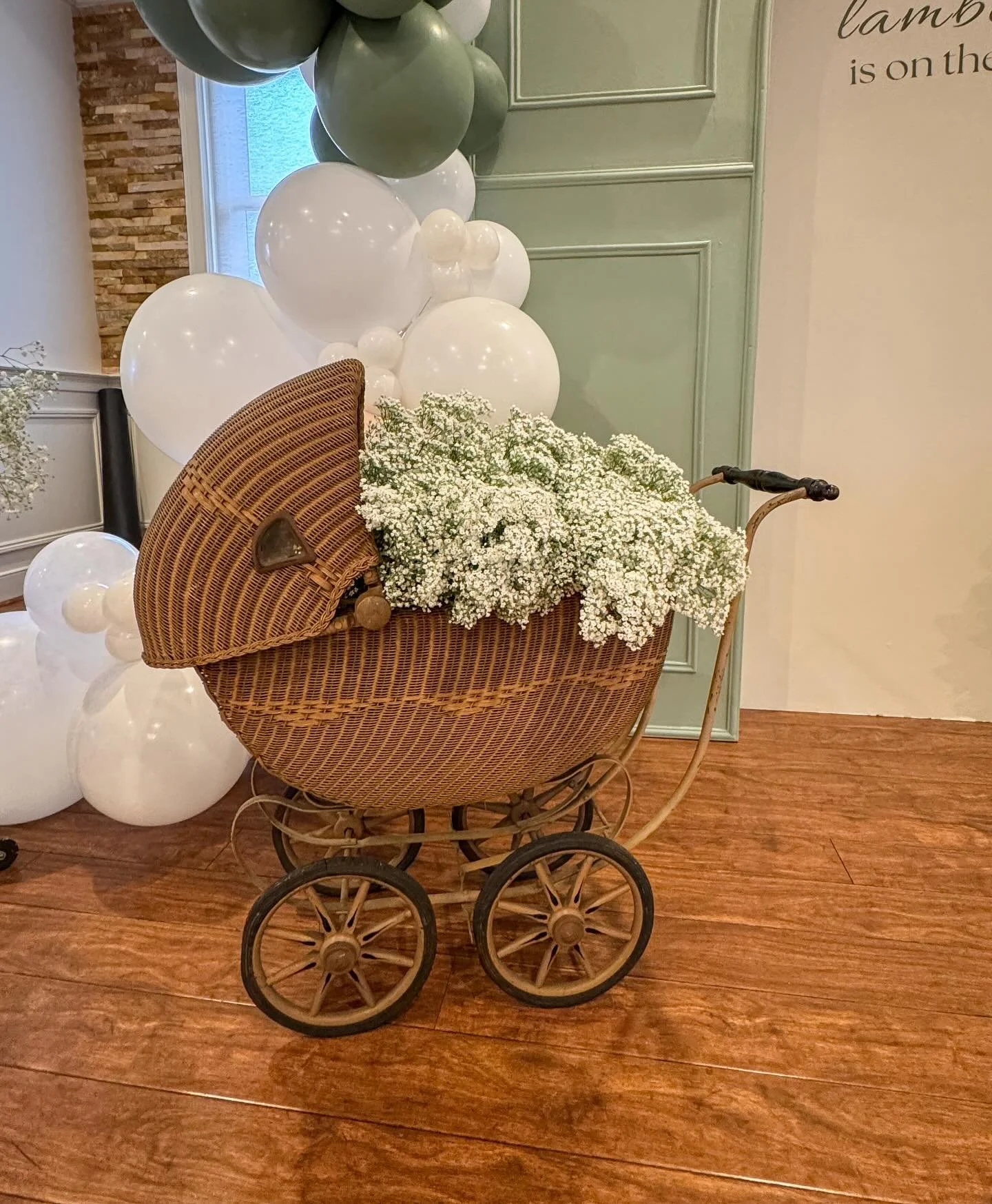 Our vintage stroller is finally here ✨

Now available to rent directly on our website! We can&rsquo;t wait to see how you style her 💐