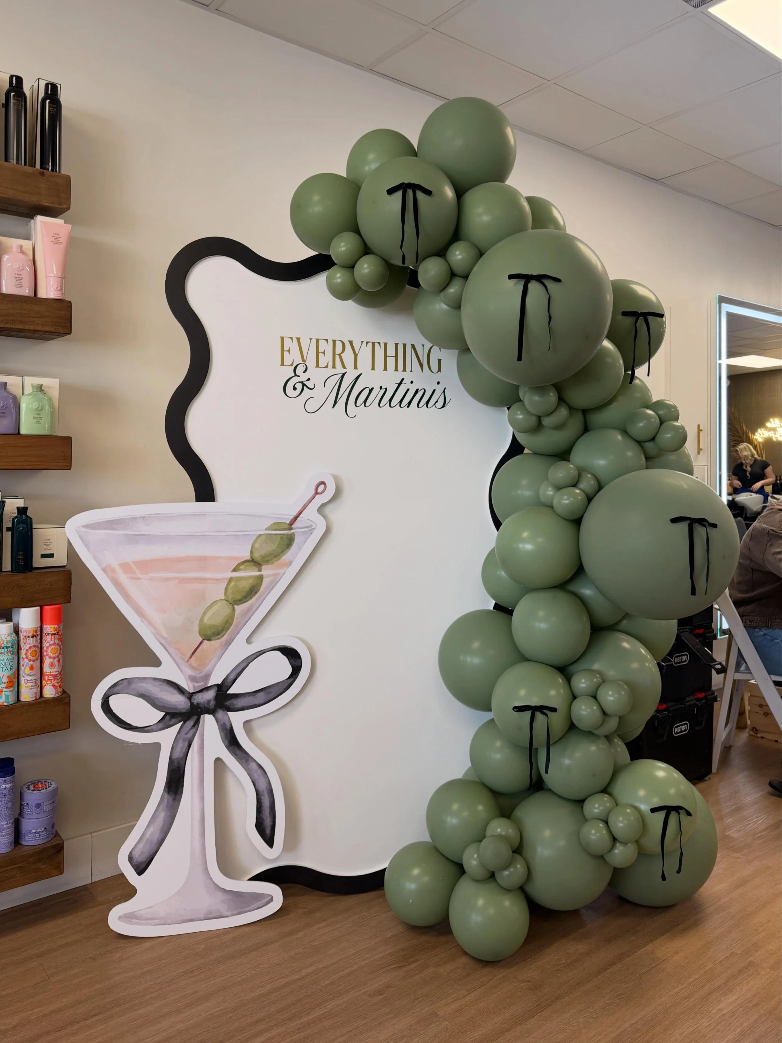 Martini anyone?!🍸Just the girls &amp; good vibes @ashgoldsalon